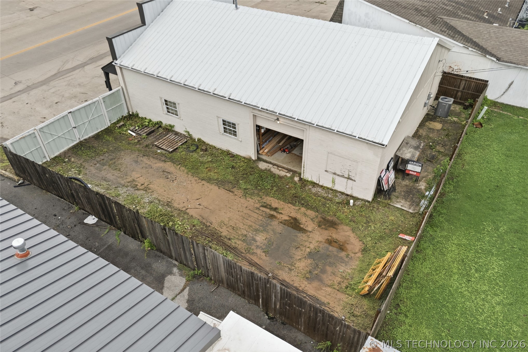 514 E Will Rogers Boulevard Property Photo 25
