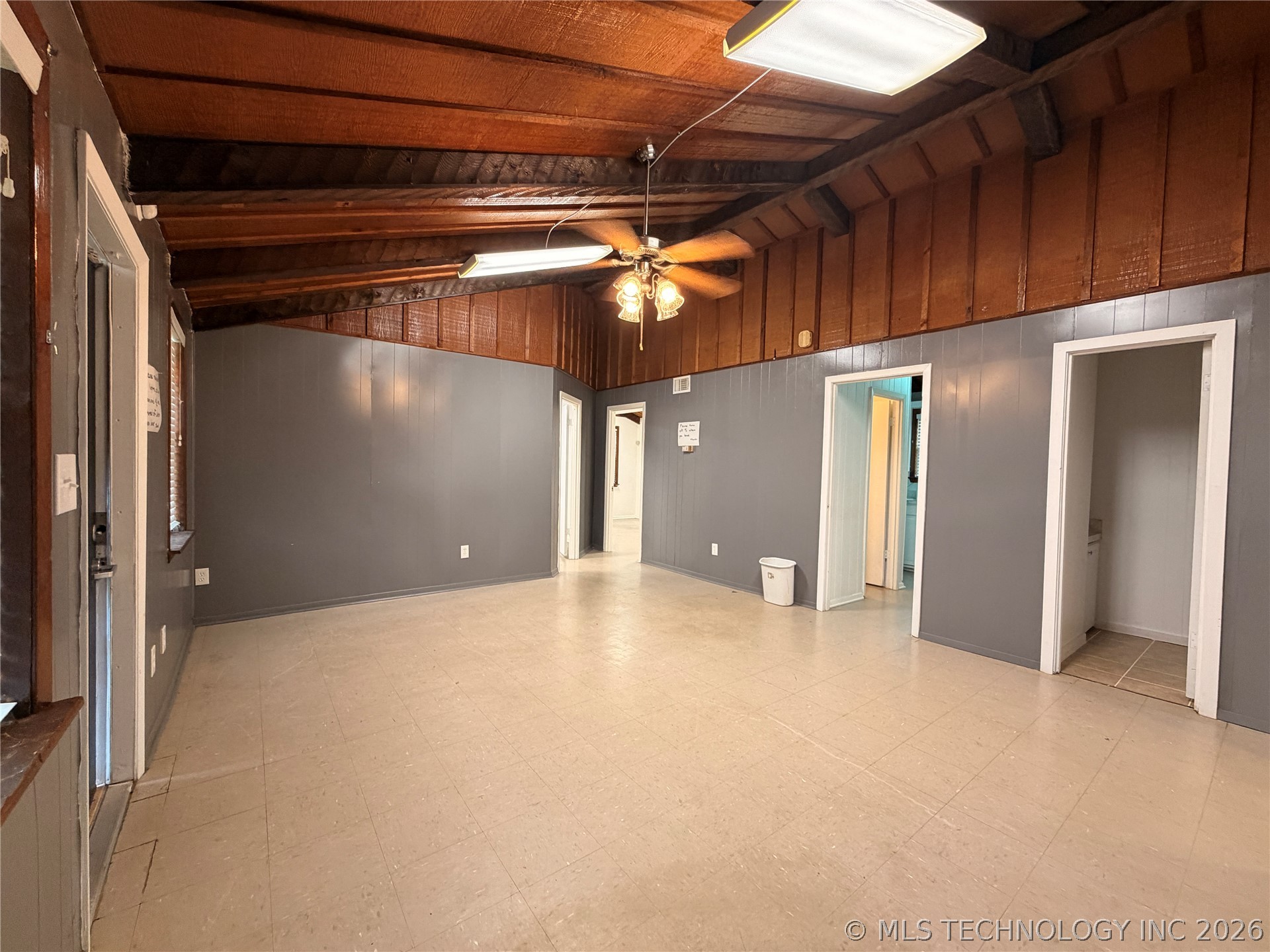 902 Ne Lincoln Property Photo 7