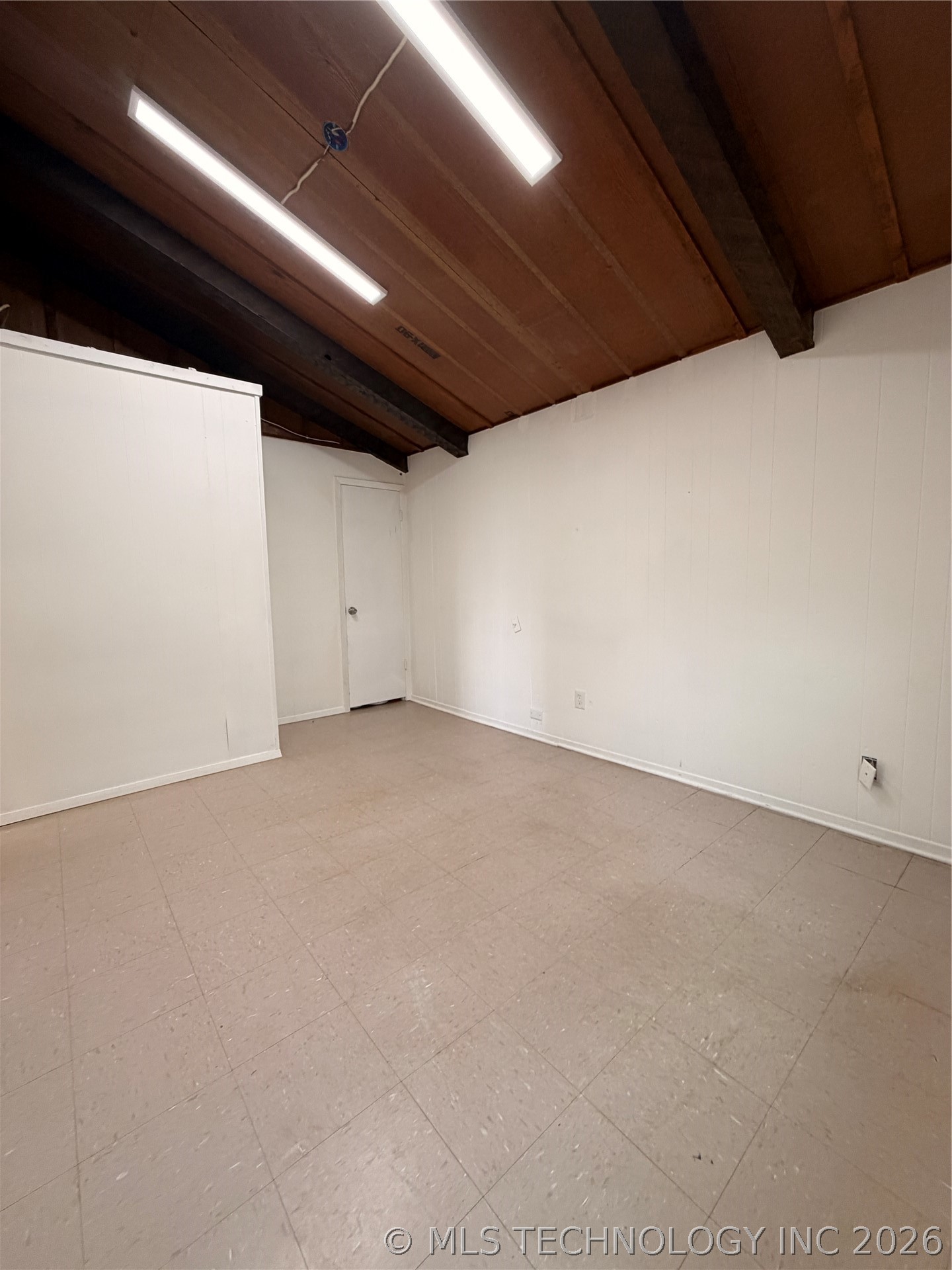 902 Ne Lincoln Property Photo 8