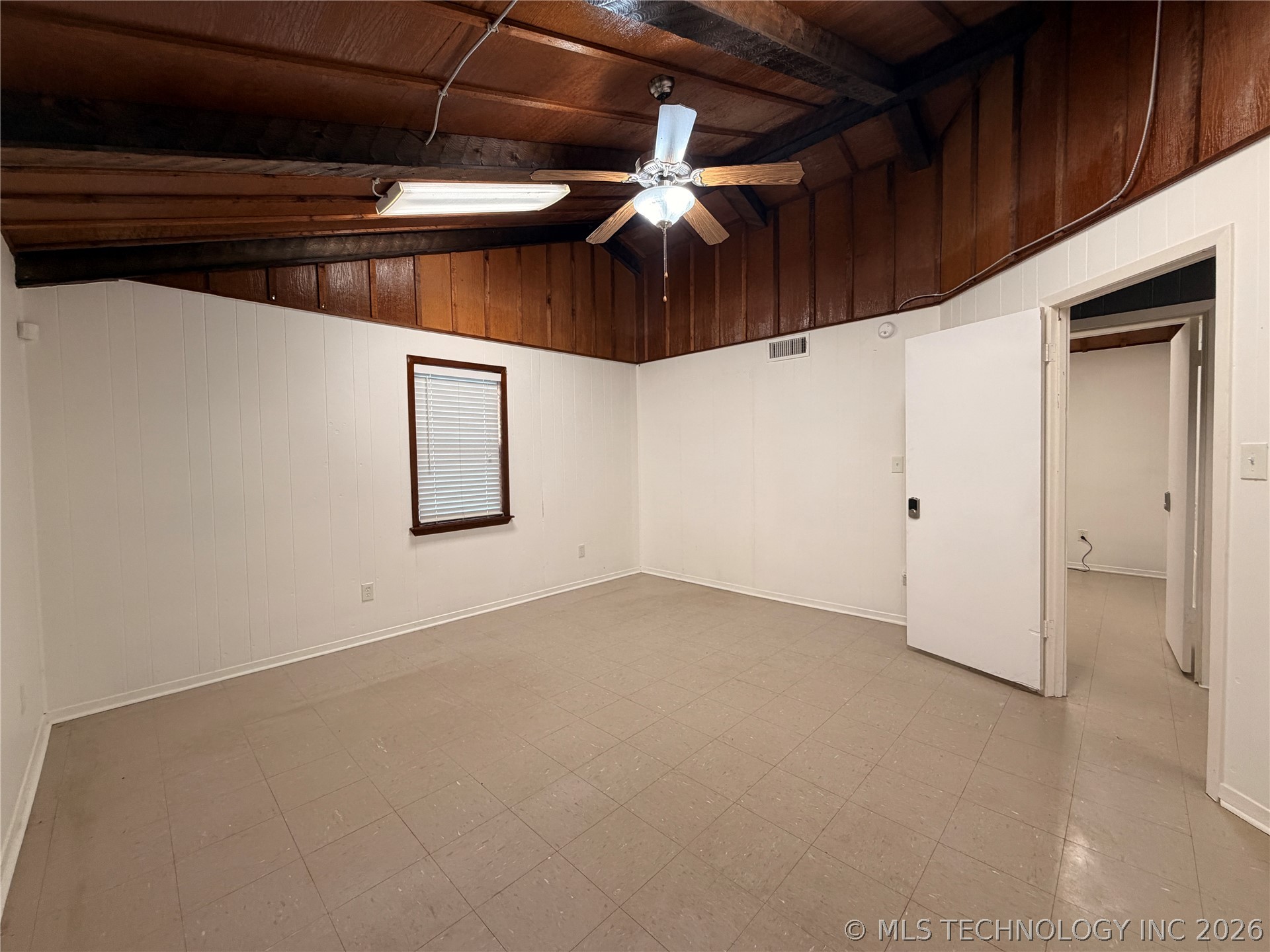 902 Ne Lincoln Property Photo 9