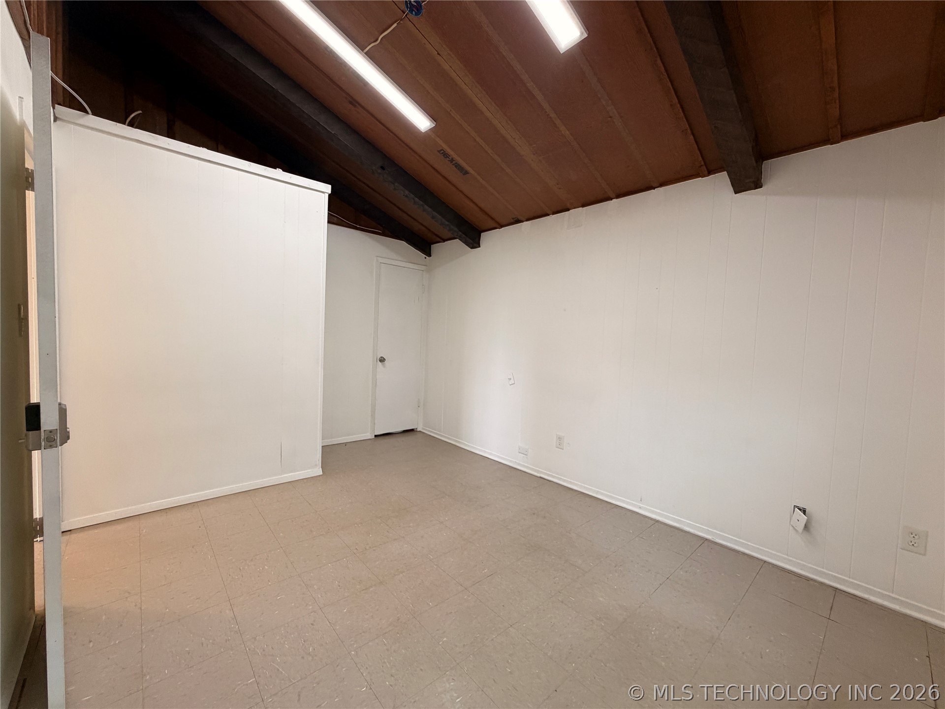 902 Ne Lincoln Property Photo 10