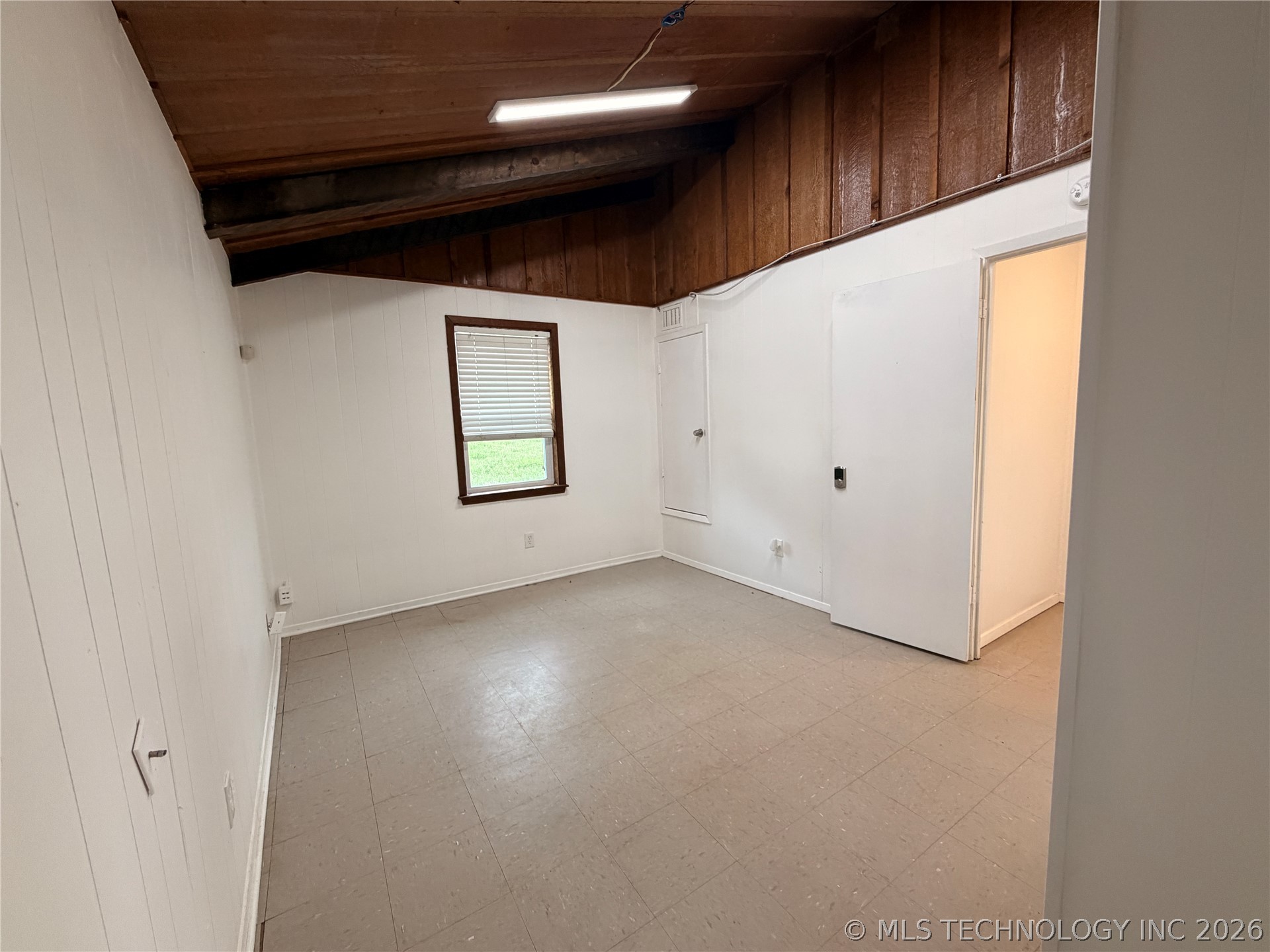 902 Ne Lincoln Property Photo 11