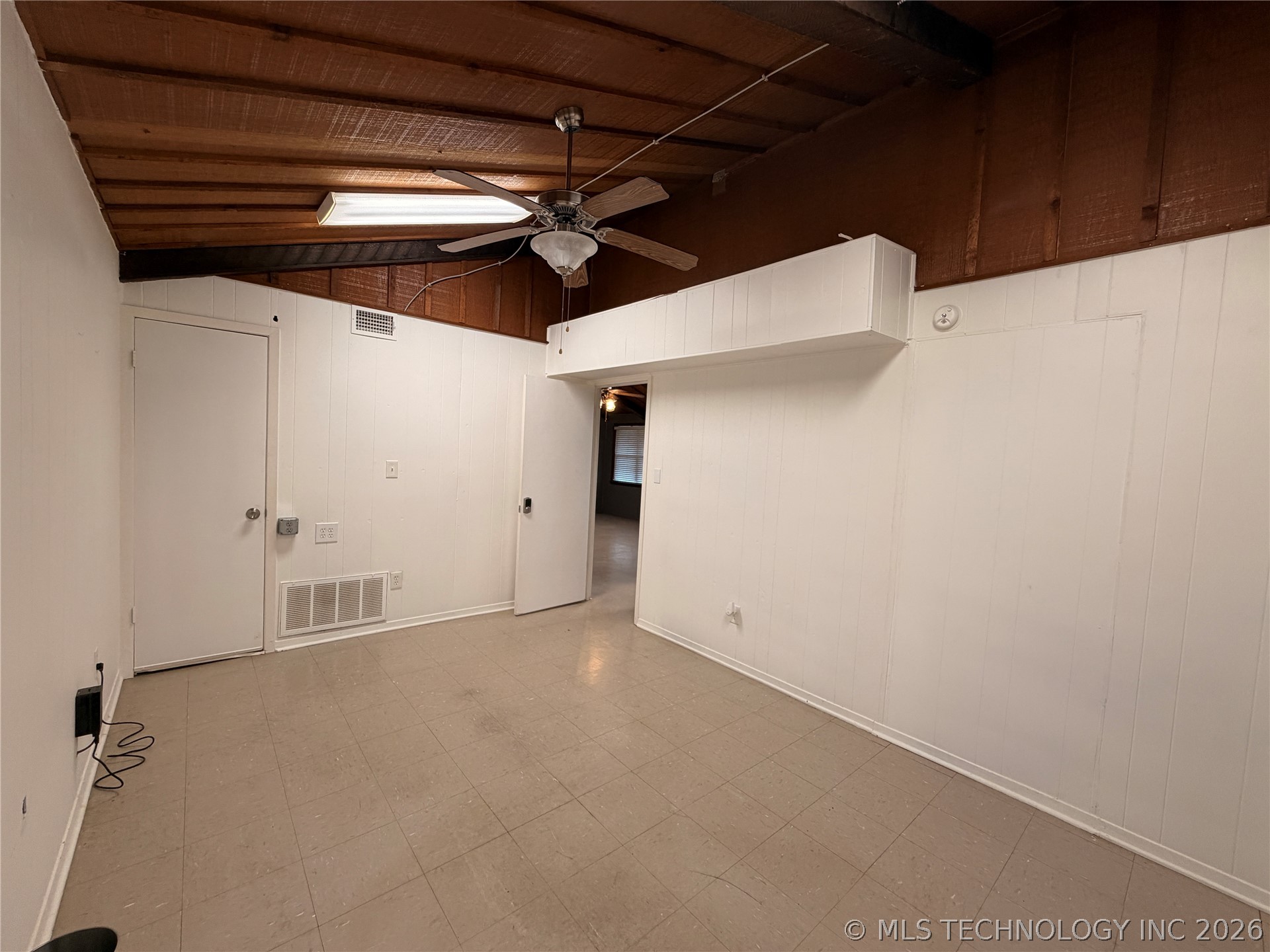 902 Ne Lincoln Property Photo 13