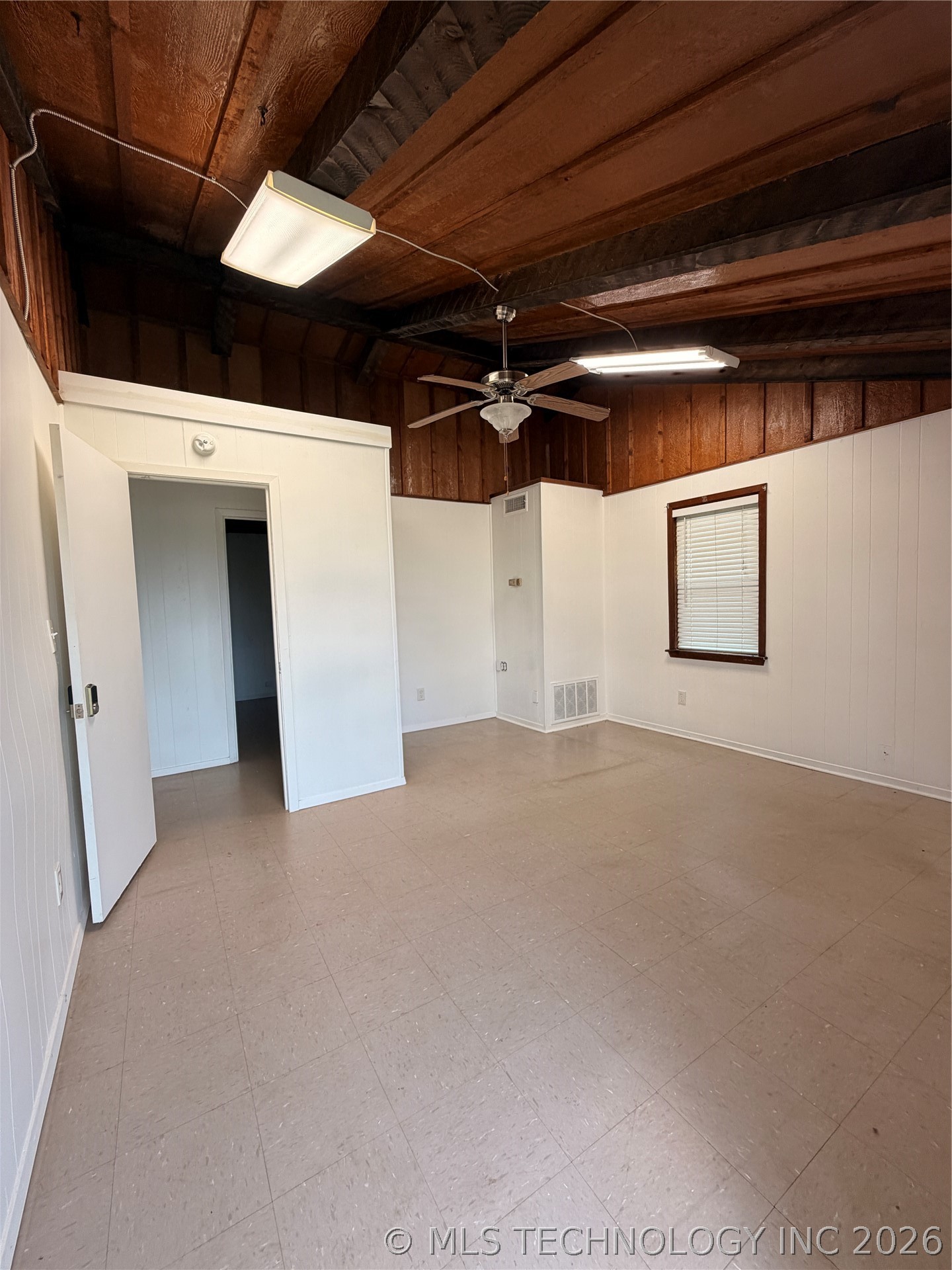 902 Ne Lincoln Property Photo 15