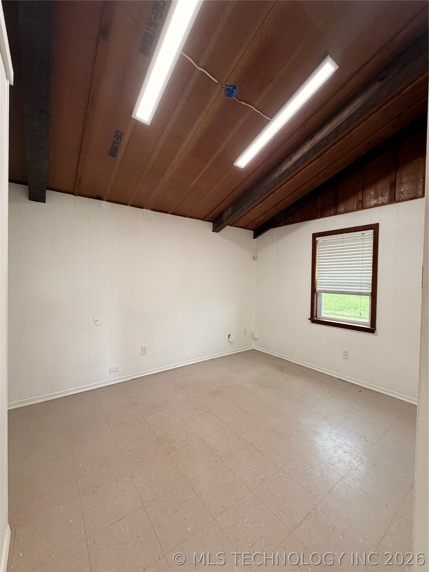 902 Ne Lincoln Property Photo 16