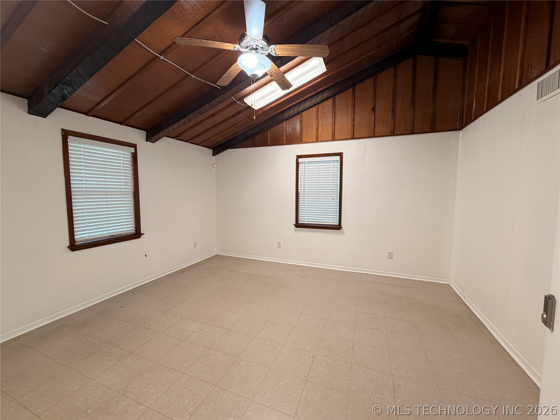 902 Ne Lincoln Property Photo 17