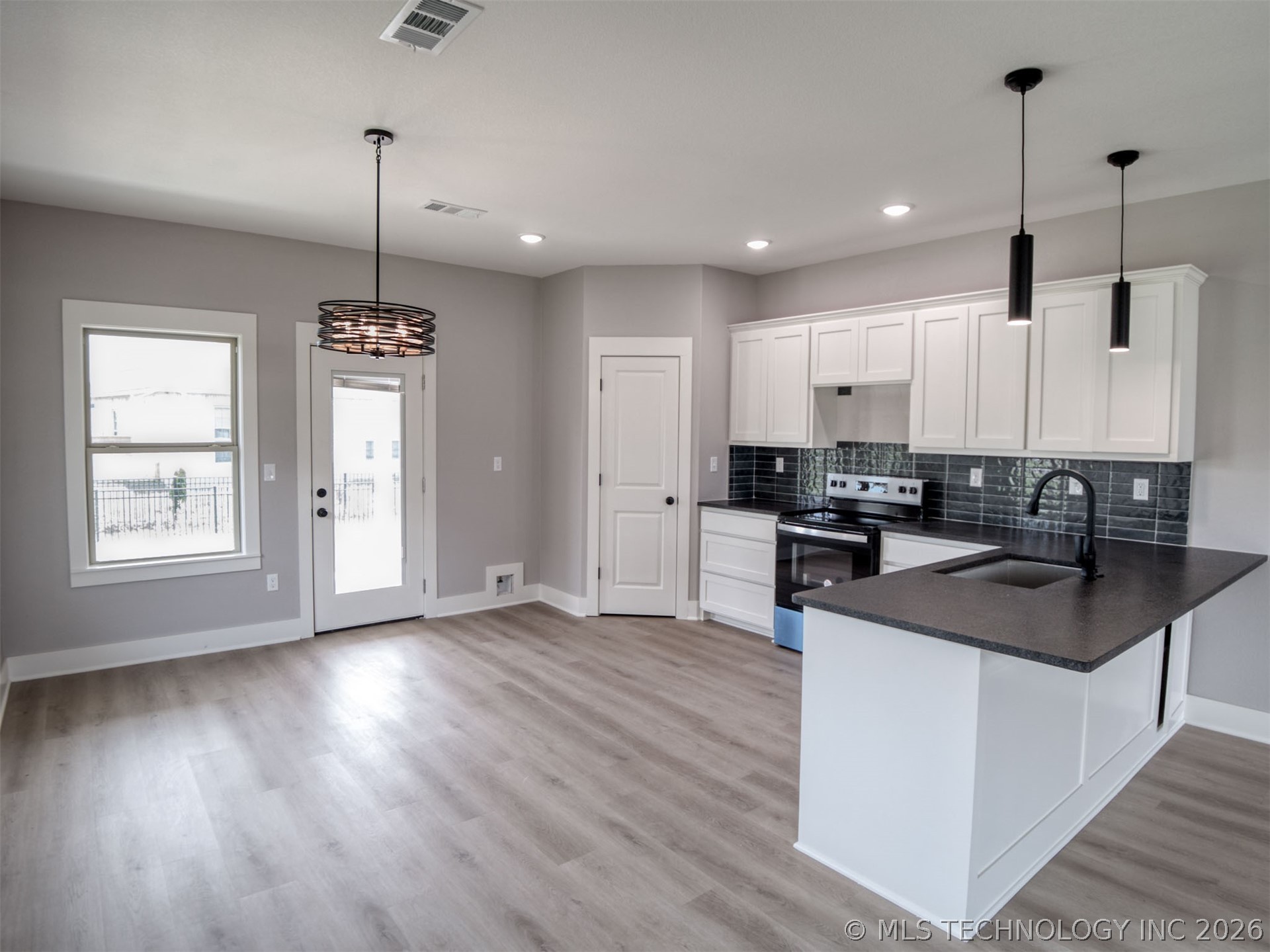 1190 Wild Indigo Circle Property Photo 7