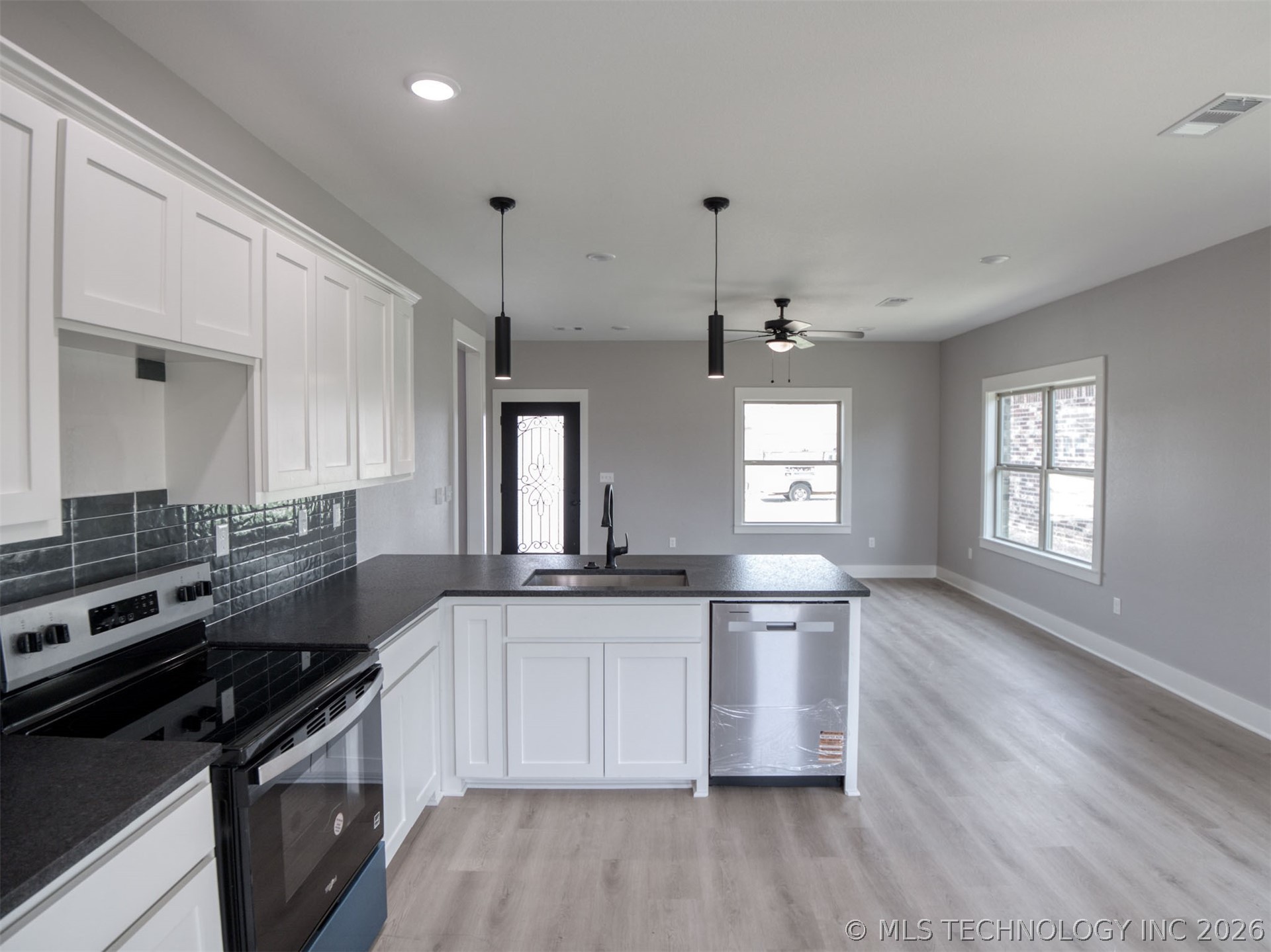 1190 Wild Indigo Circle Property Photo 9