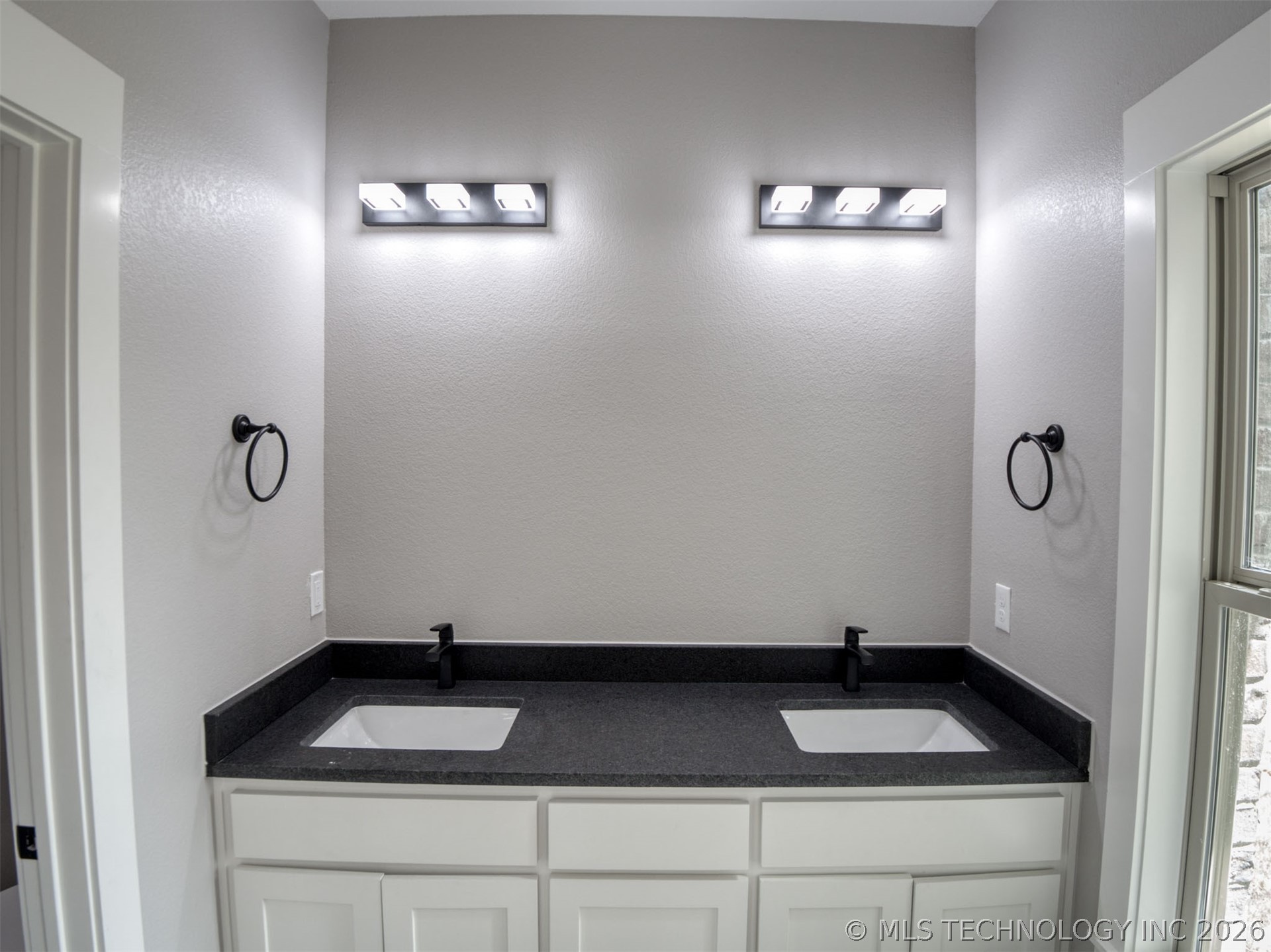 1190 Wild Indigo Circle Property Photo 13
