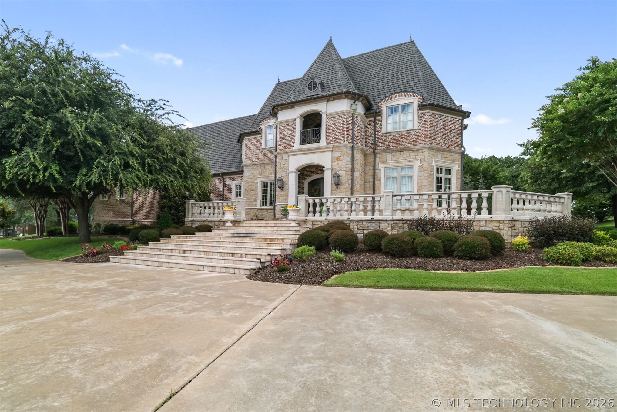 3202 Castle Court Property Photo 2