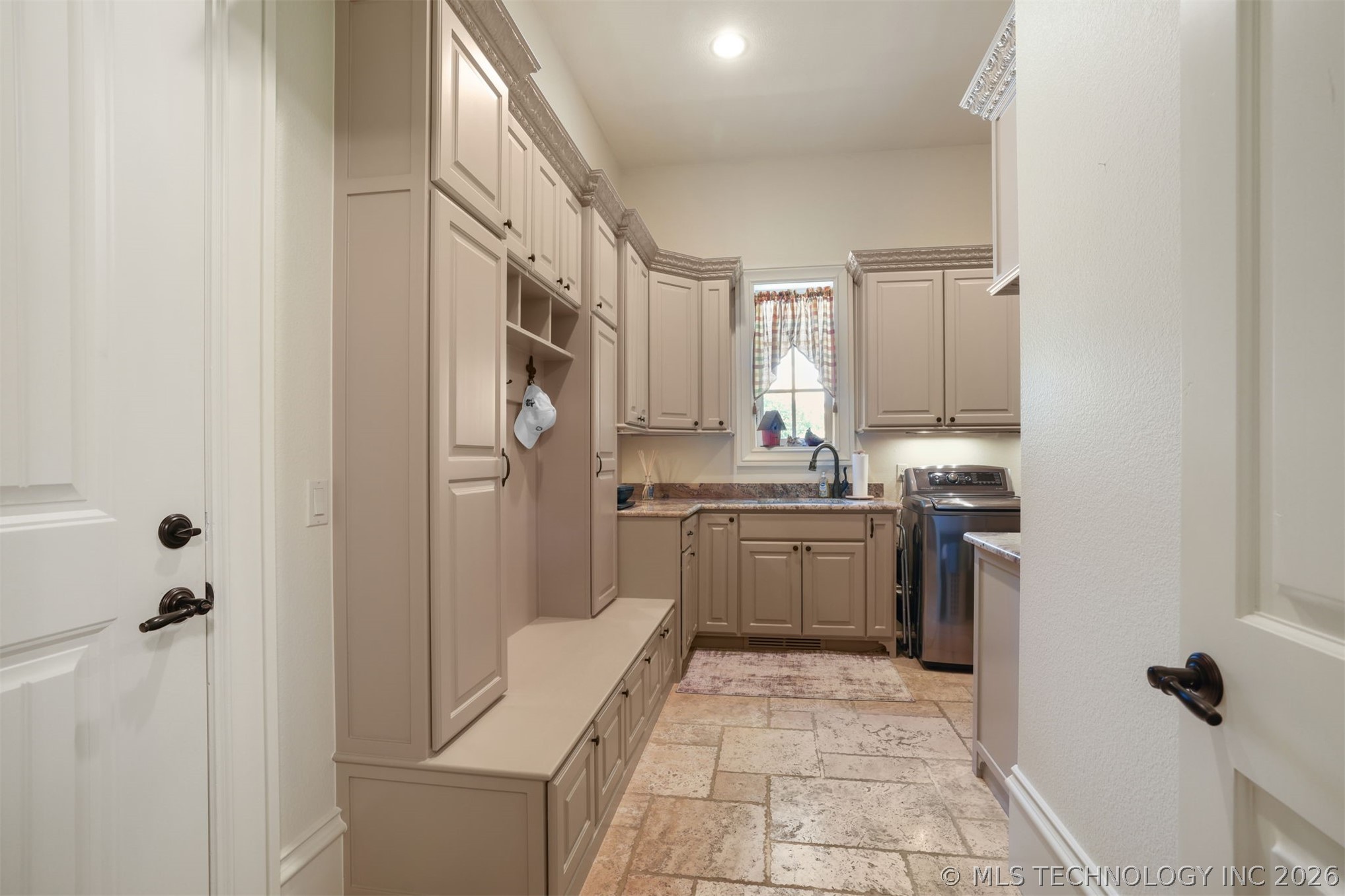 3202 Castle Court Property Photo 21