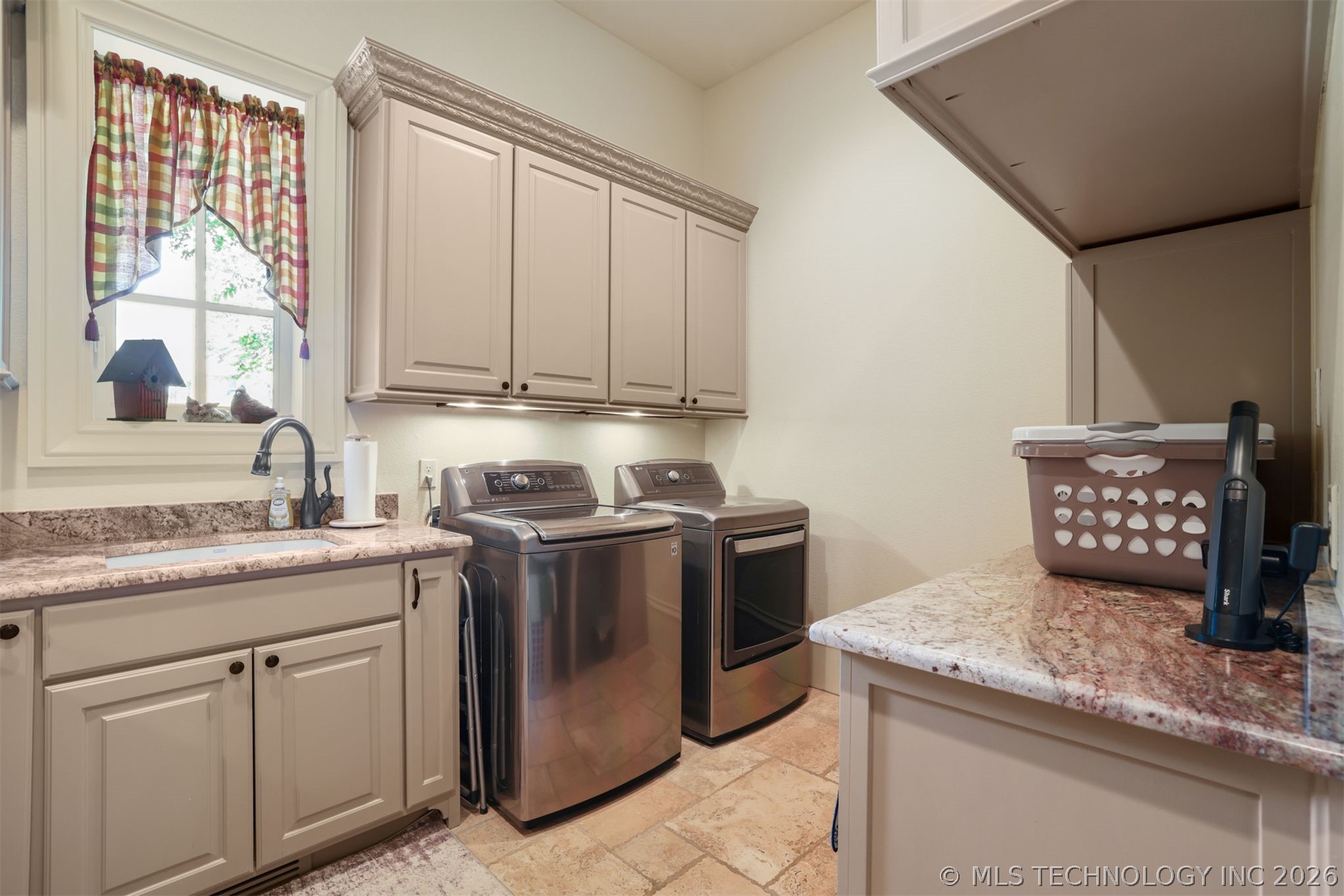 3202 Castle Court Property Photo 22