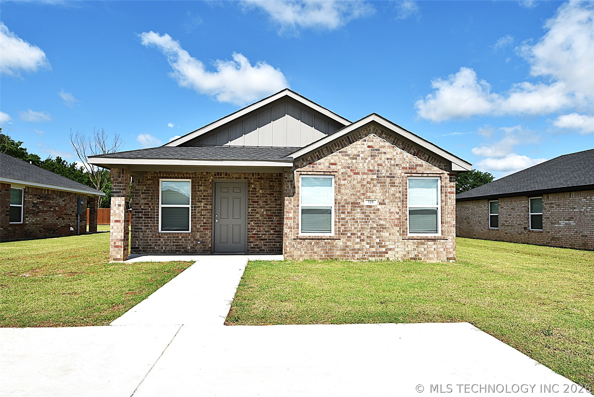 725 Elm Street Property Photo 1