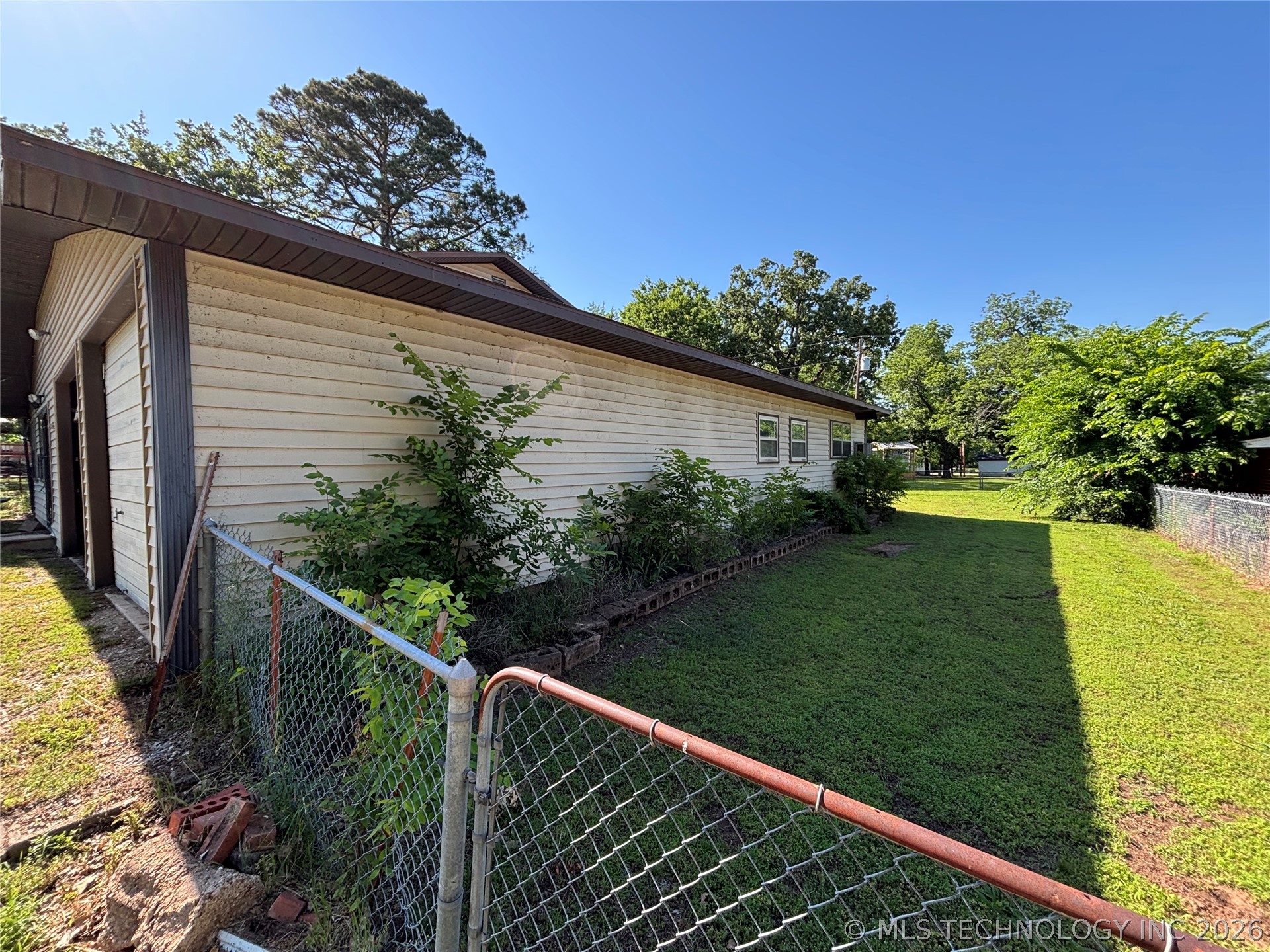 8926 Pear Property Photo 6