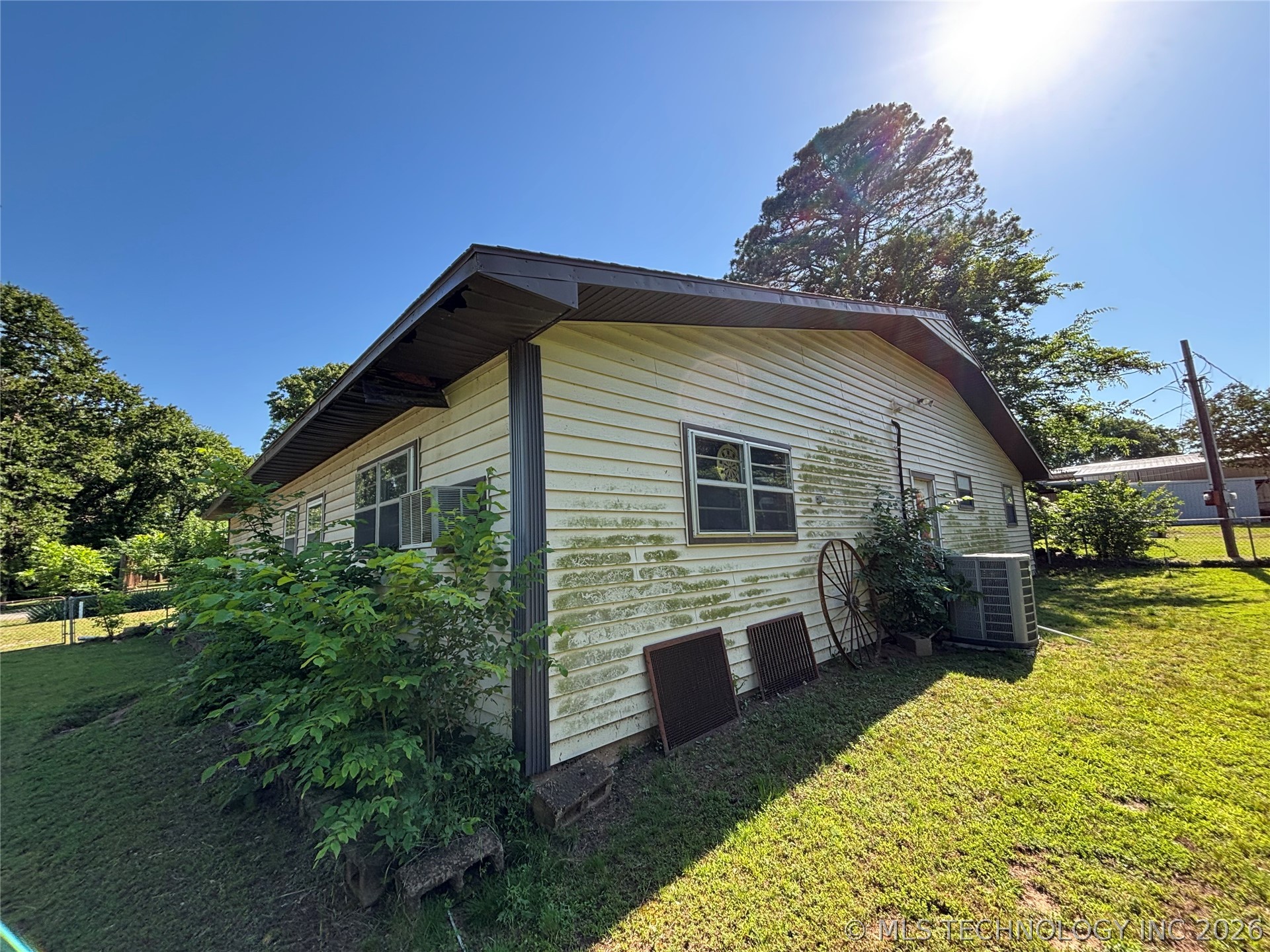 8926 Pear Property Photo 9