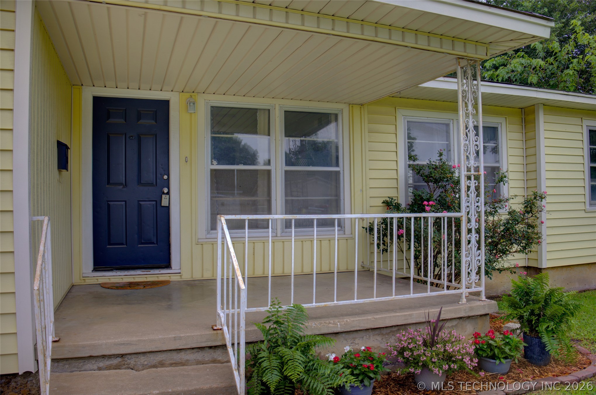8947 E Oklahoma Place Property Photo 2