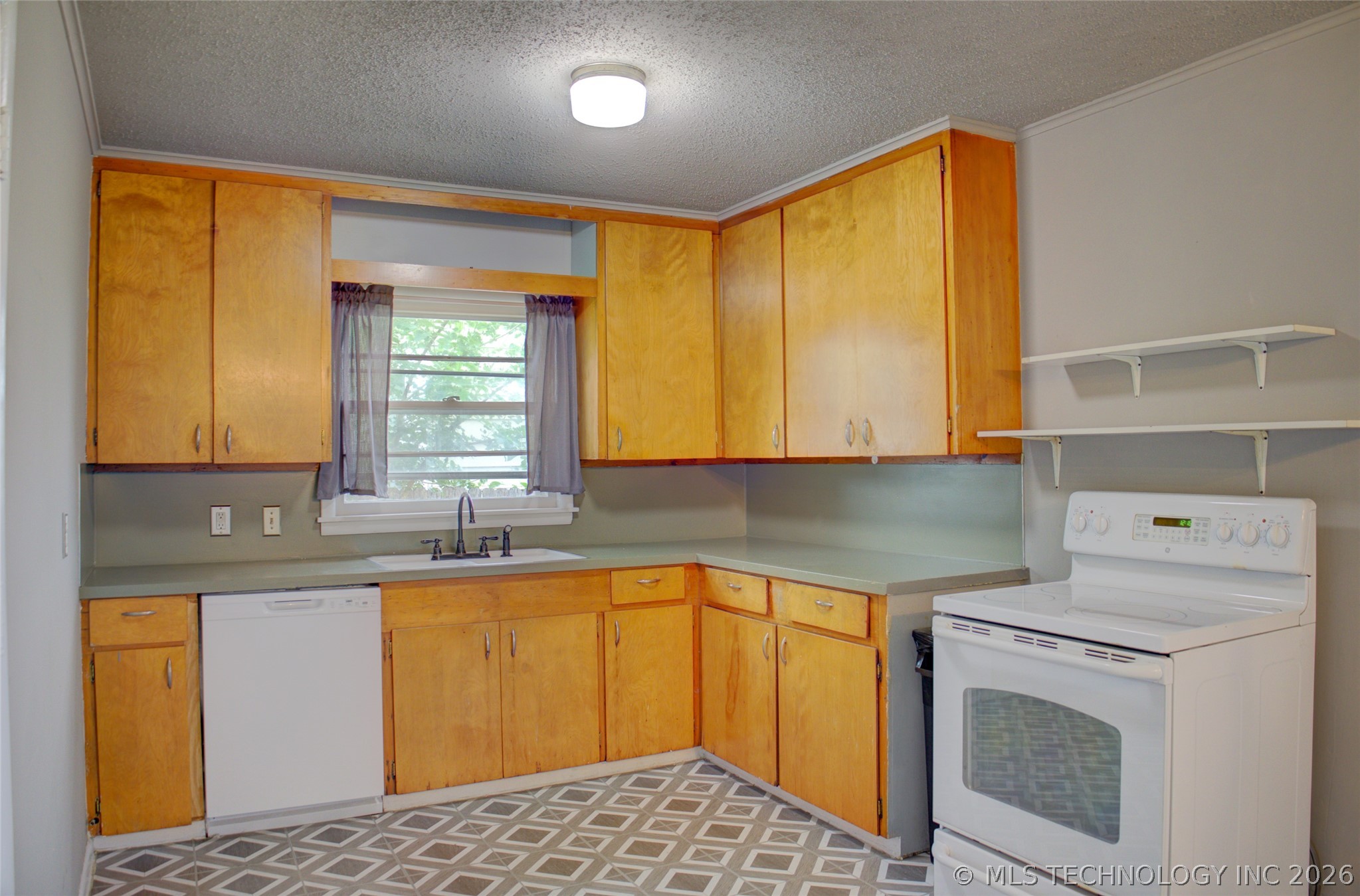 8947 E Oklahoma Place Property Photo 10