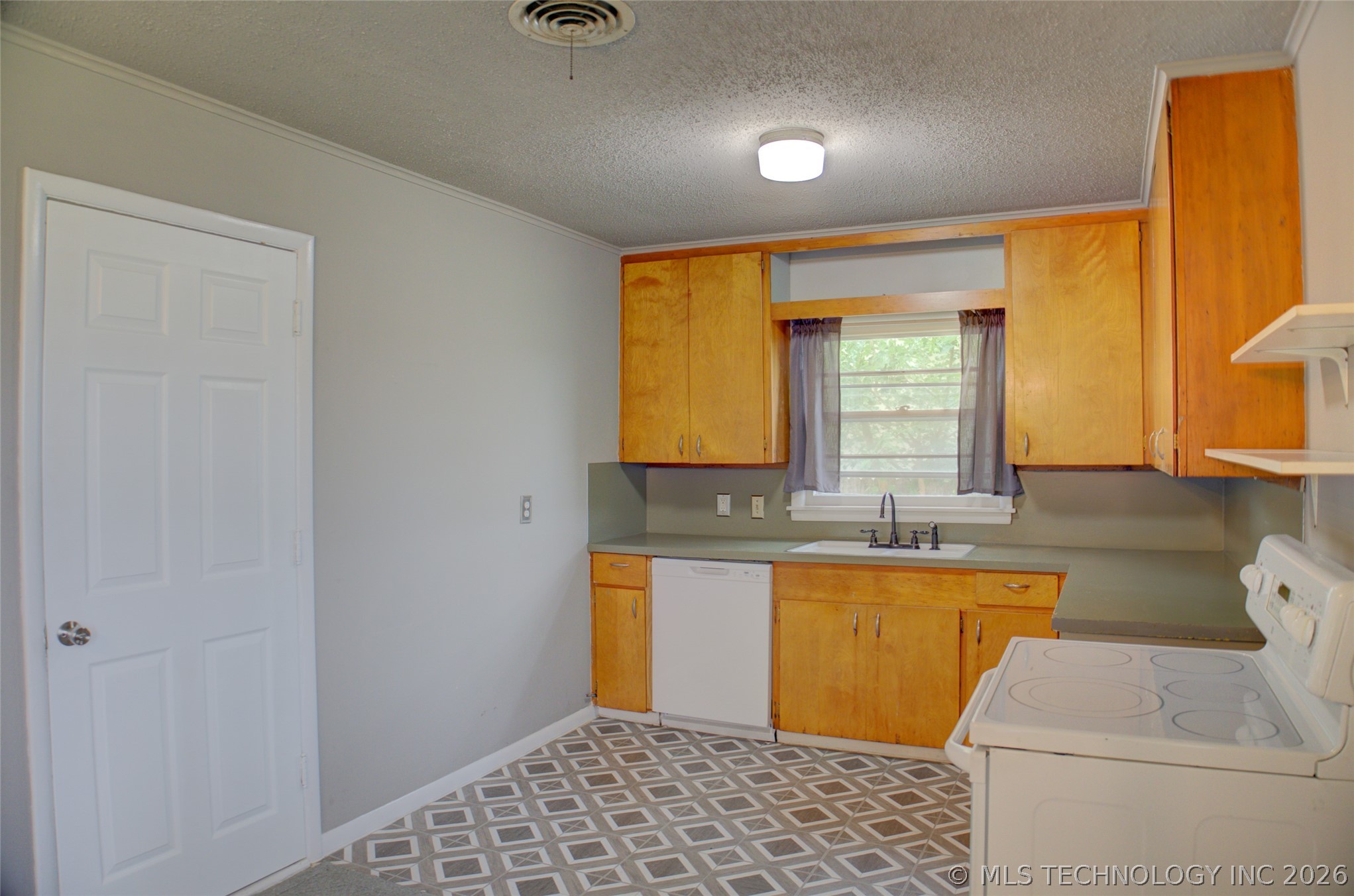 8947 E Oklahoma Place Property Photo 11