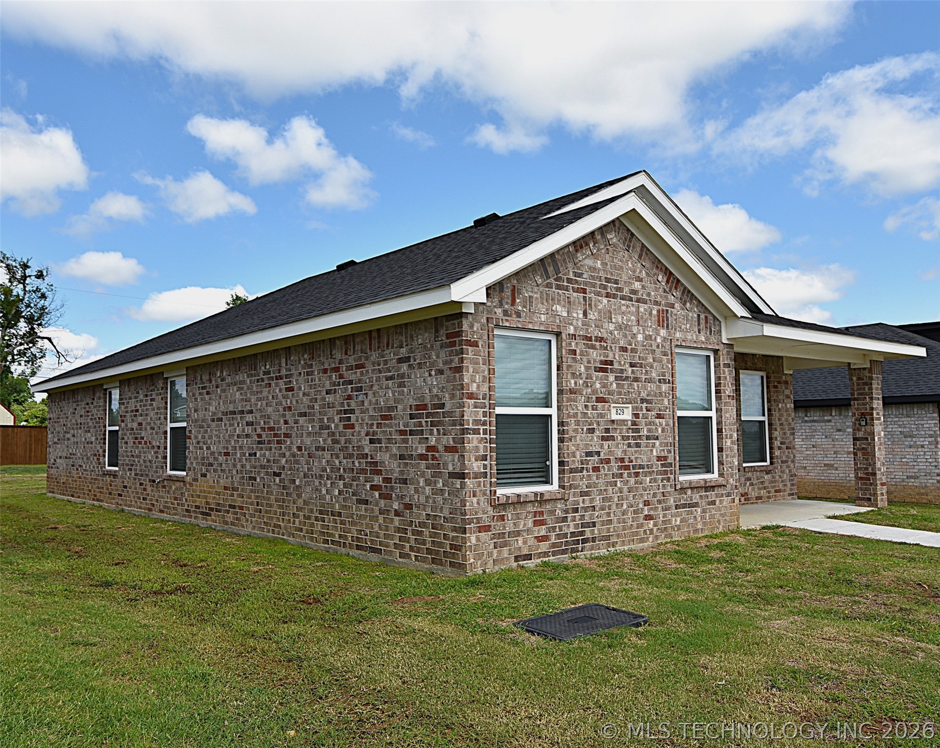 829 Elm Street Property Photo 3