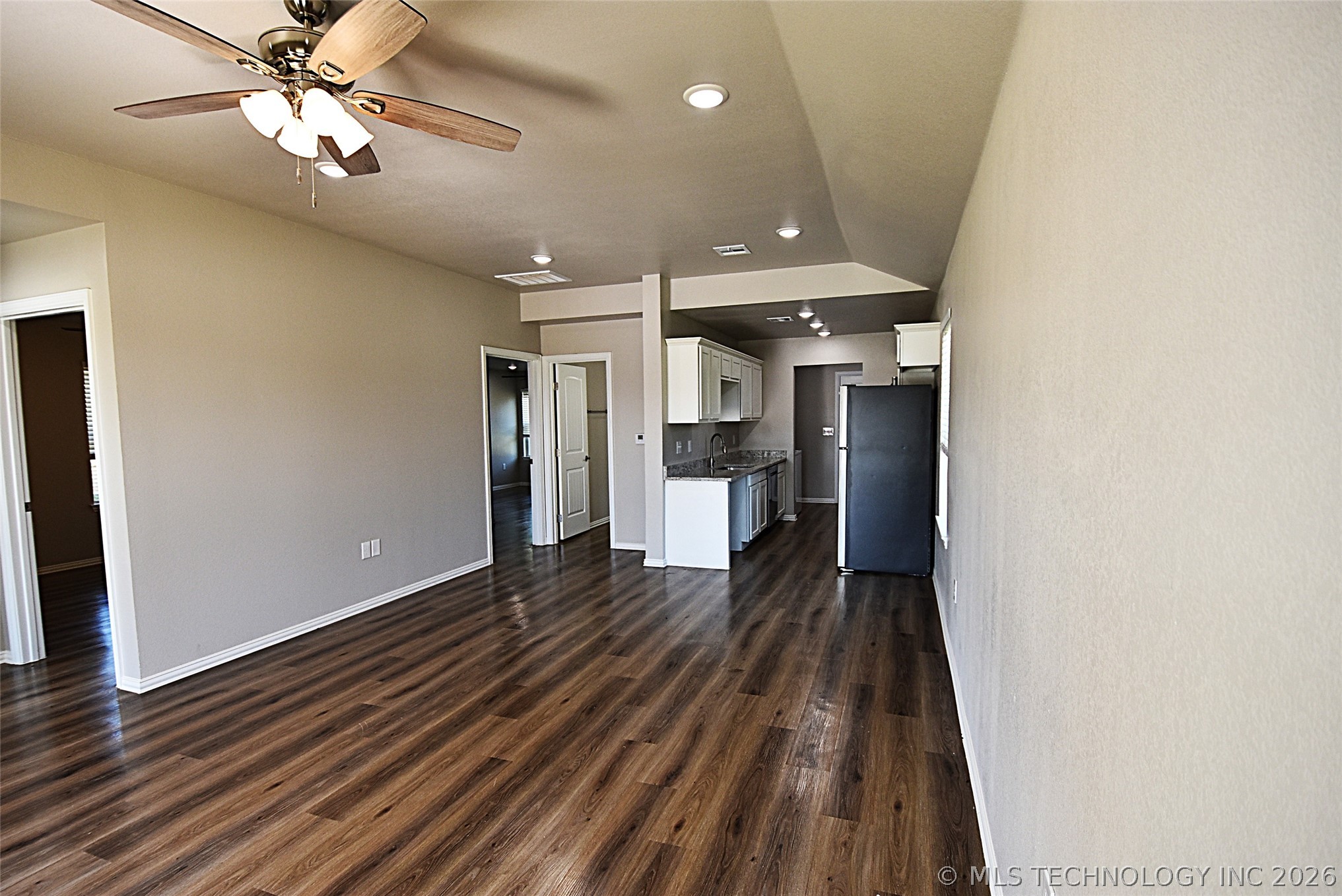 829 Elm Street Property Photo 6