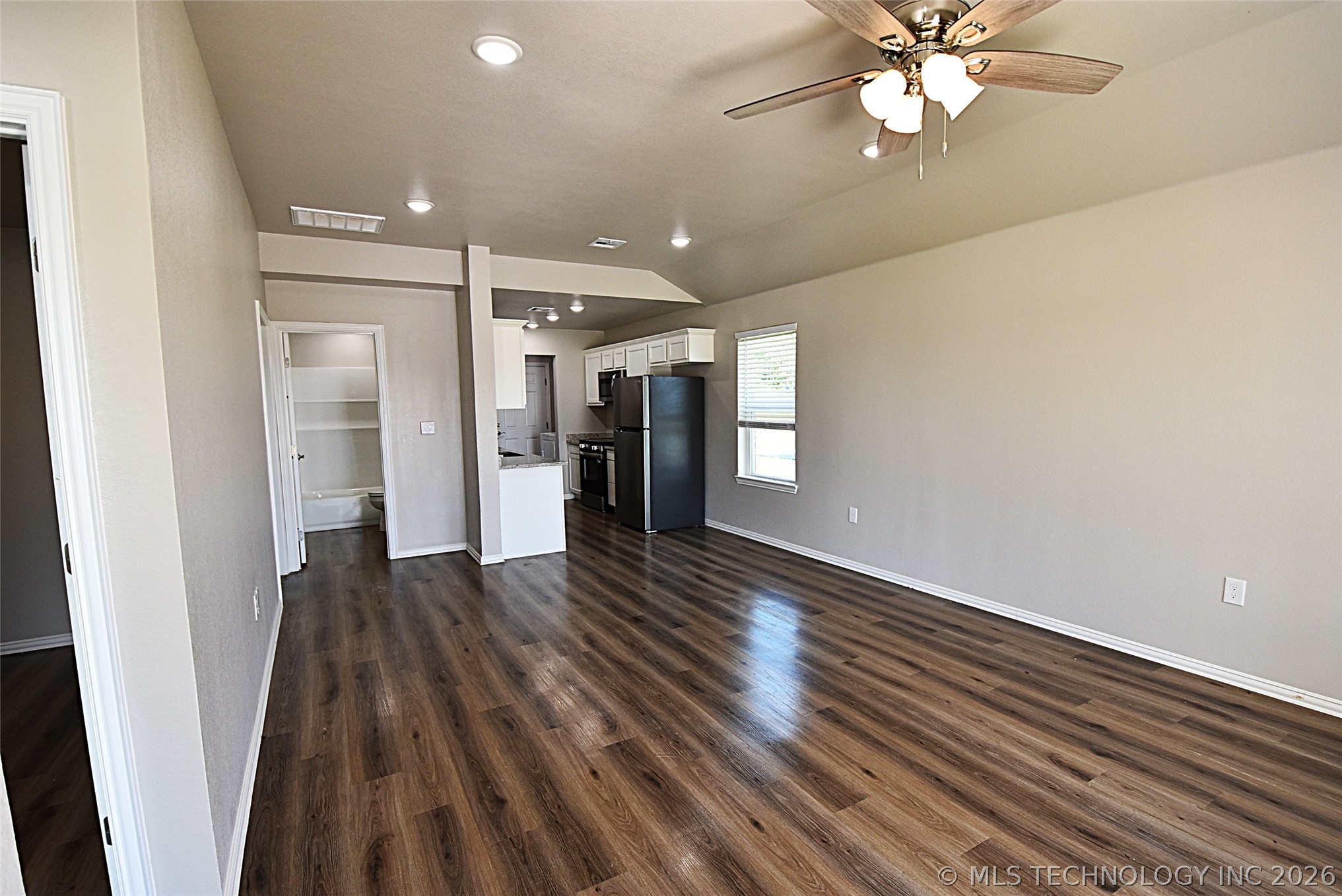 829 Elm Street Property Photo 7