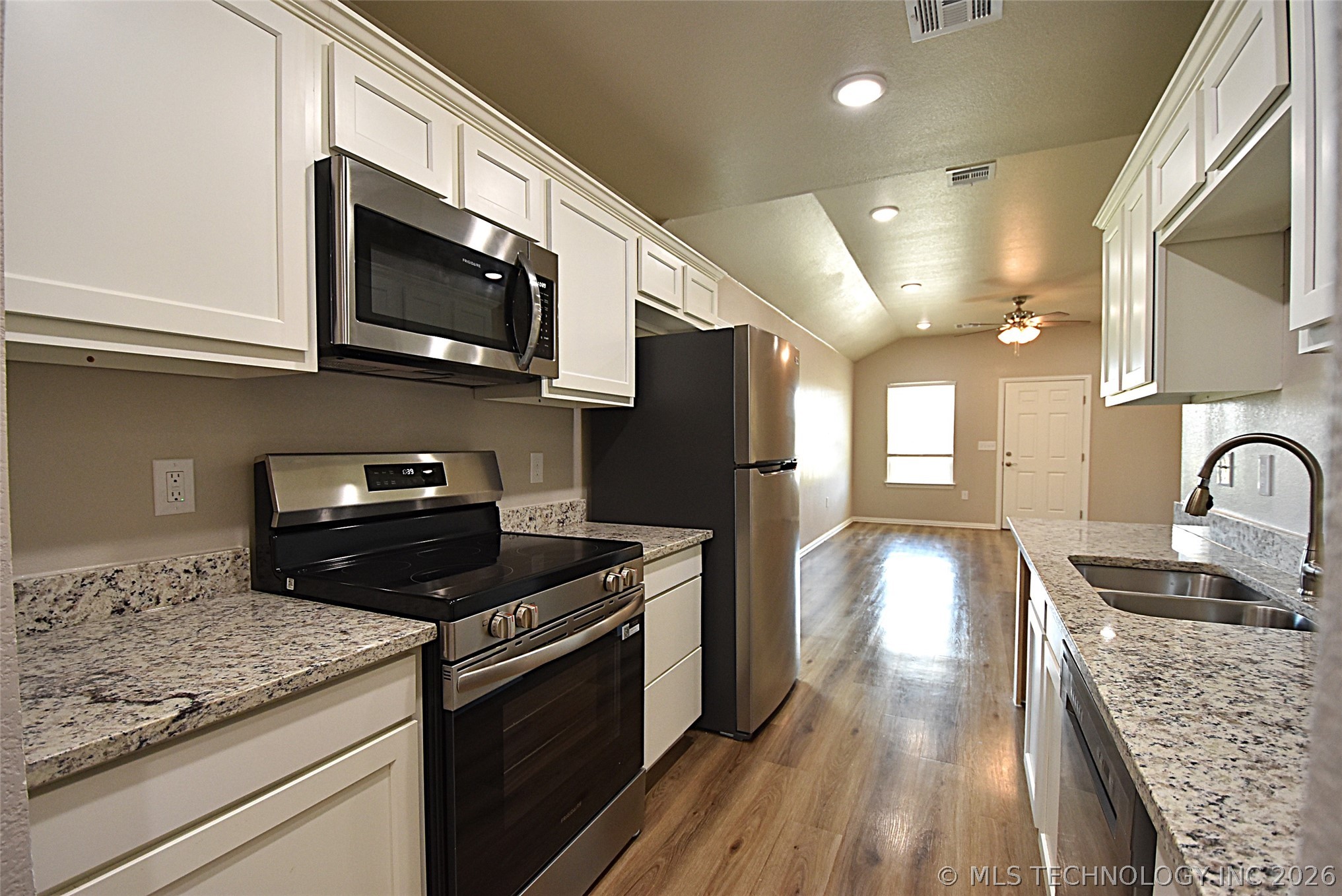 829 Elm Street Property Photo 15