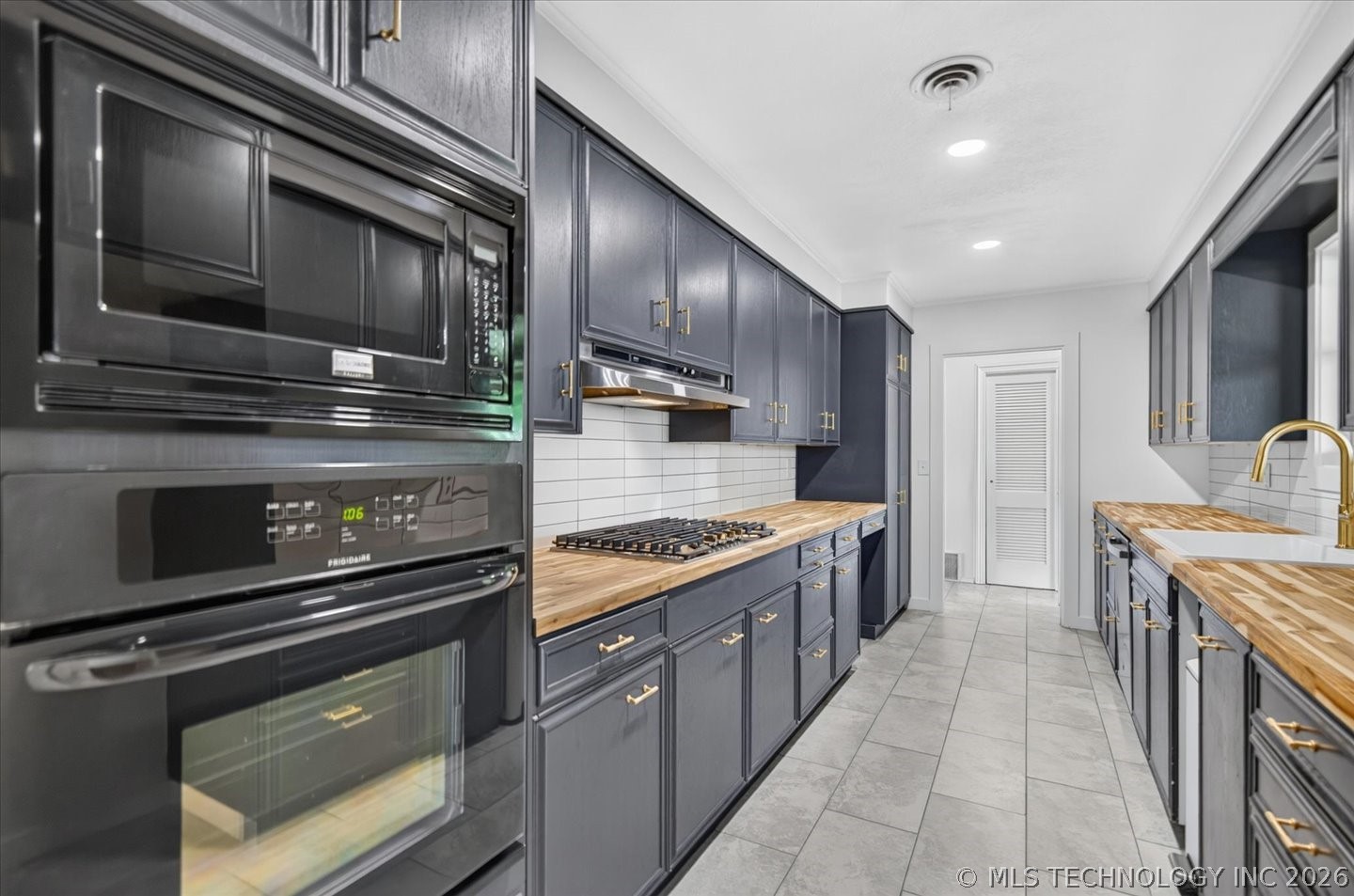 1428 Melmart Property Photo 12