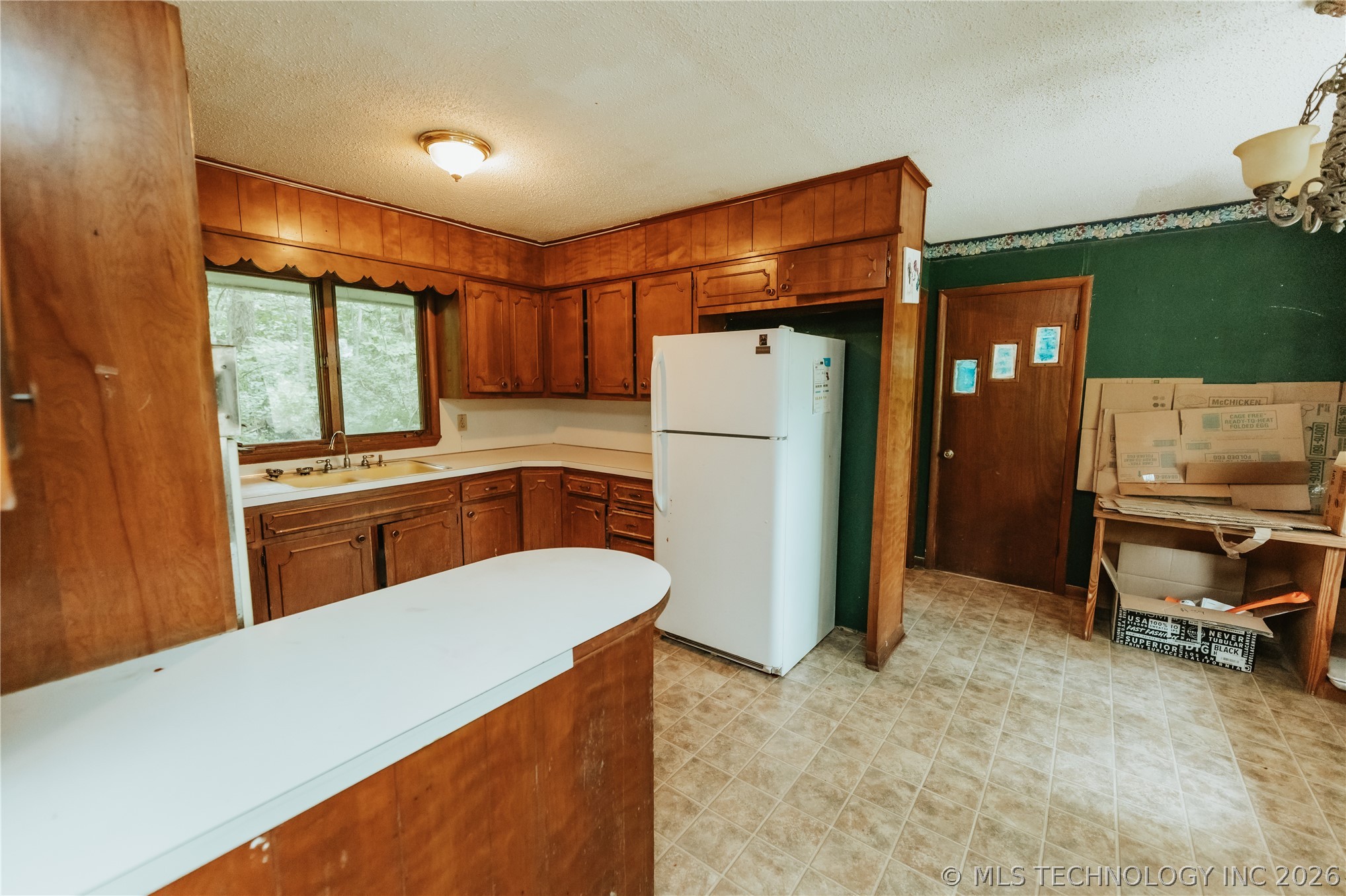 214 Forest Street Property Photo 5