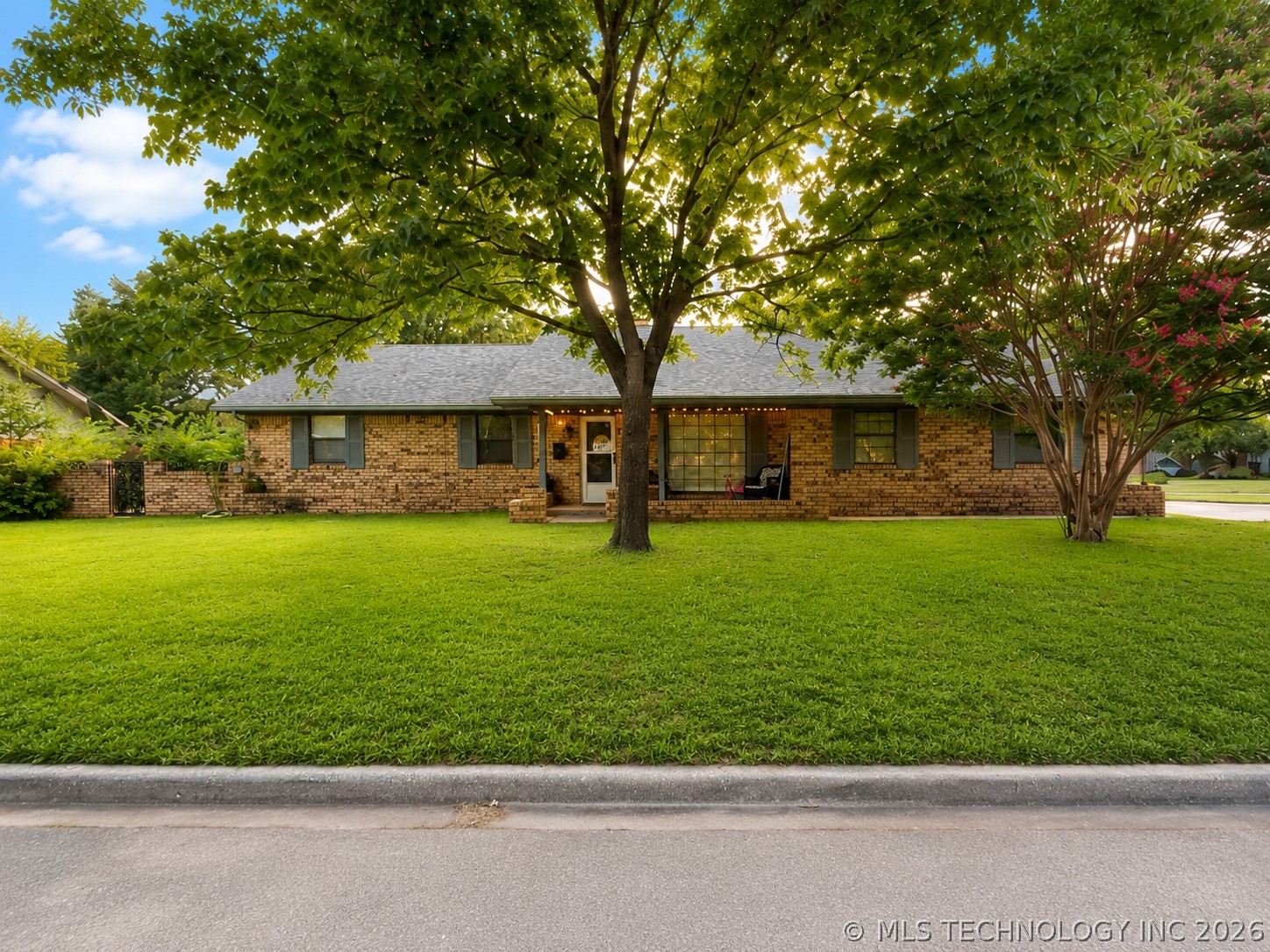 1425 Hargrove Property Photo 1