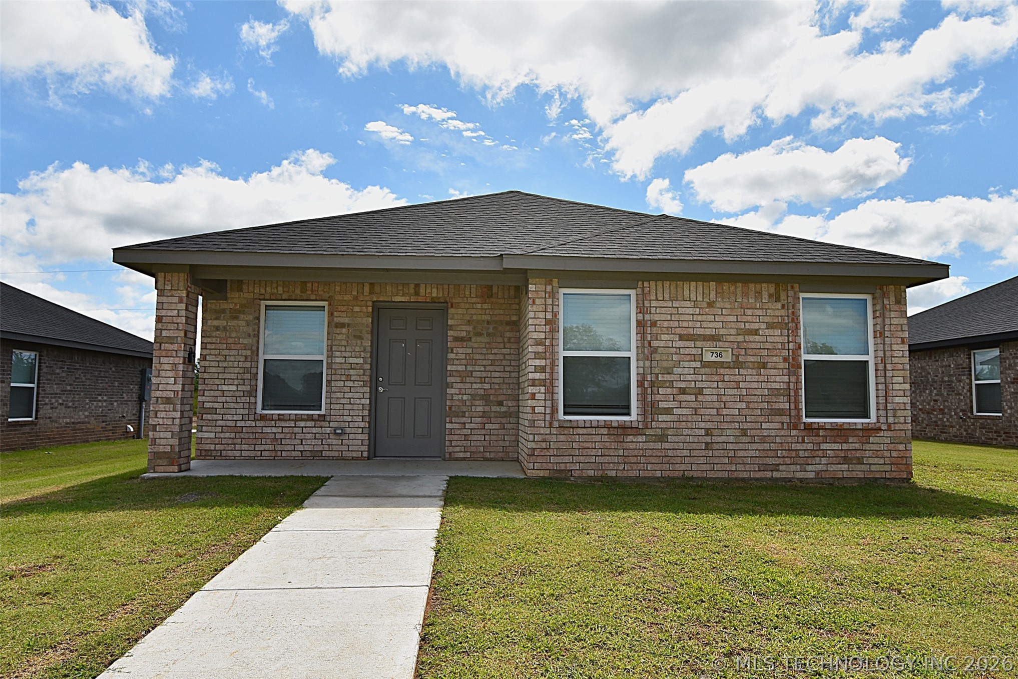 736 Elm Street Property Photo 2