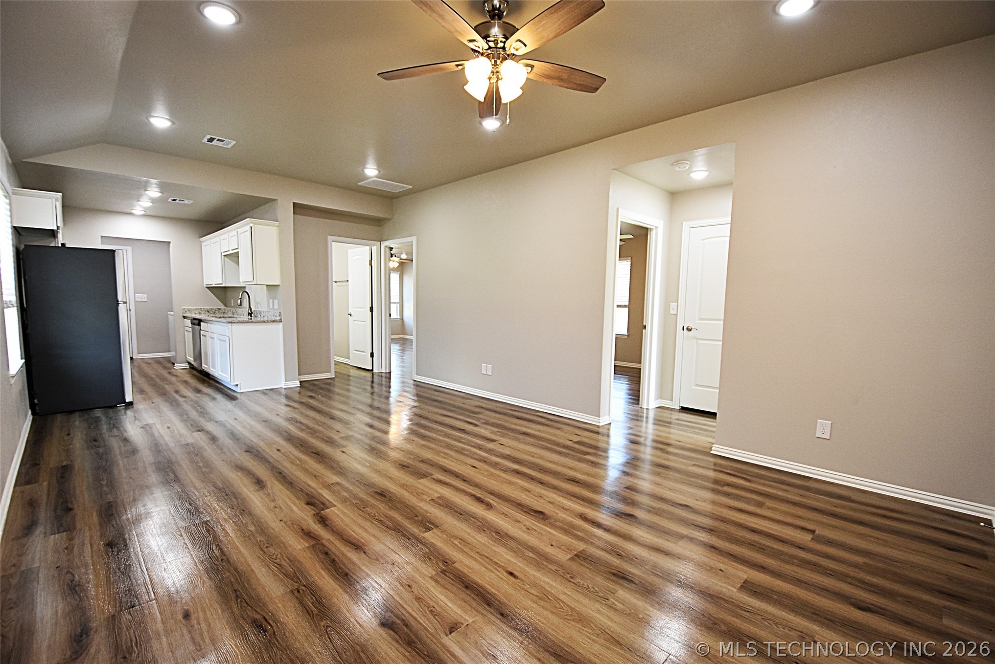 833 Elm Street Property Photo 6