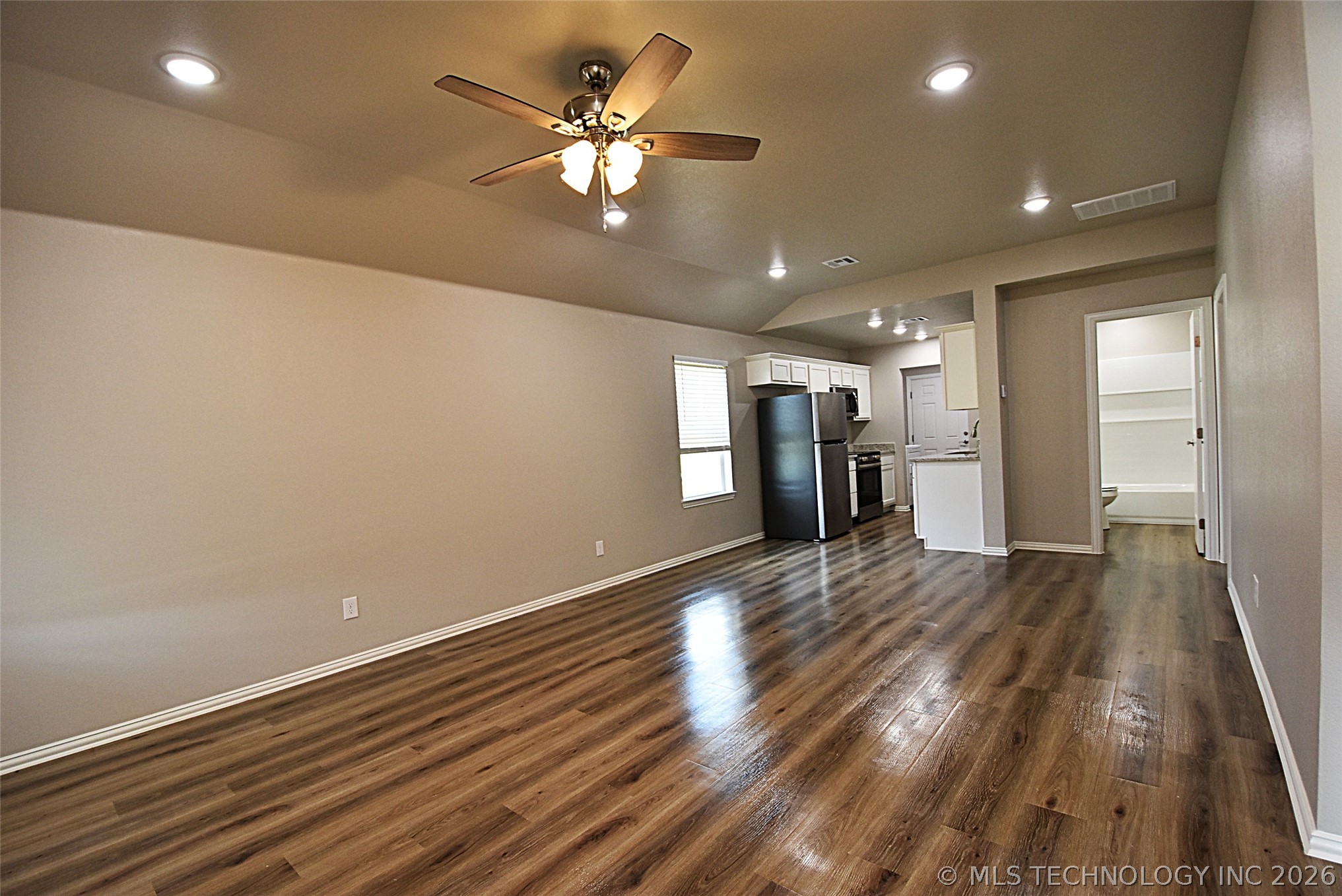 833 Elm Street Property Photo 7