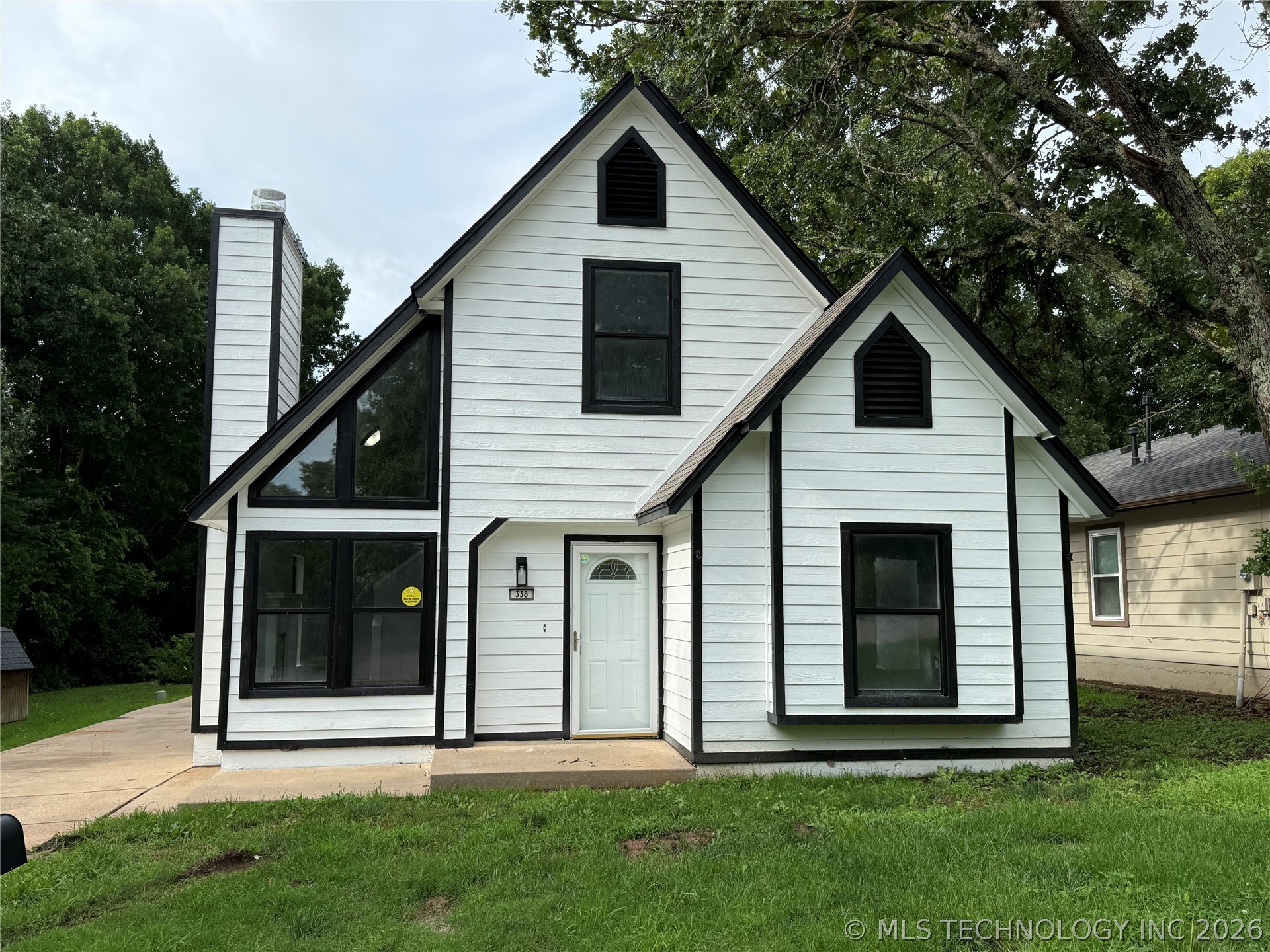 338 E 40th Street Property Photo 2