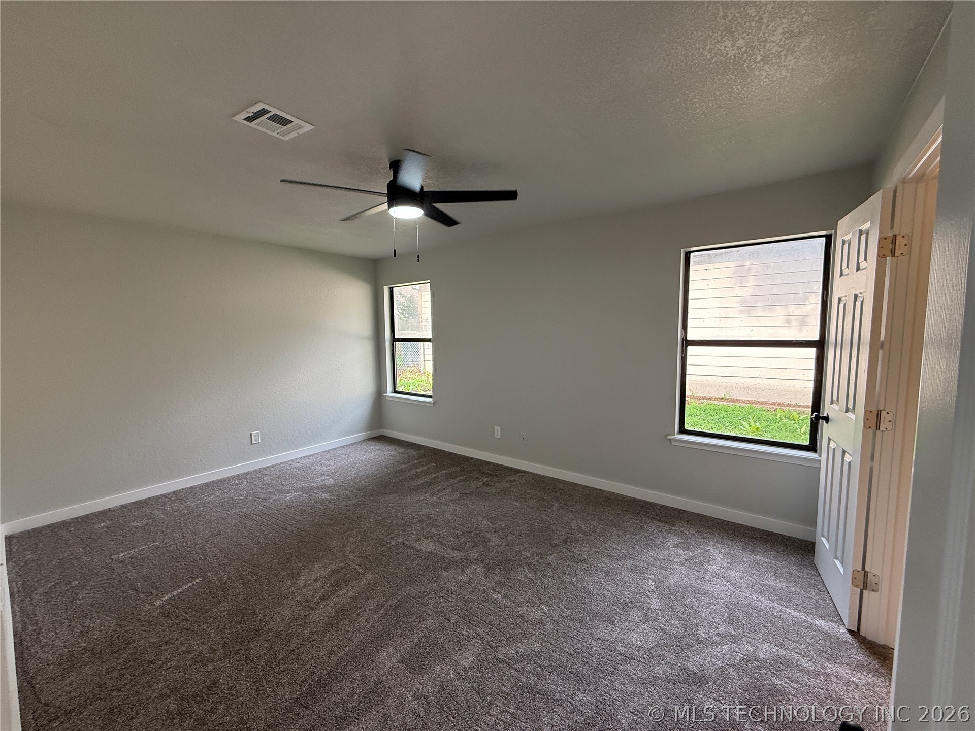 338 E 40th Street Property Photo 11