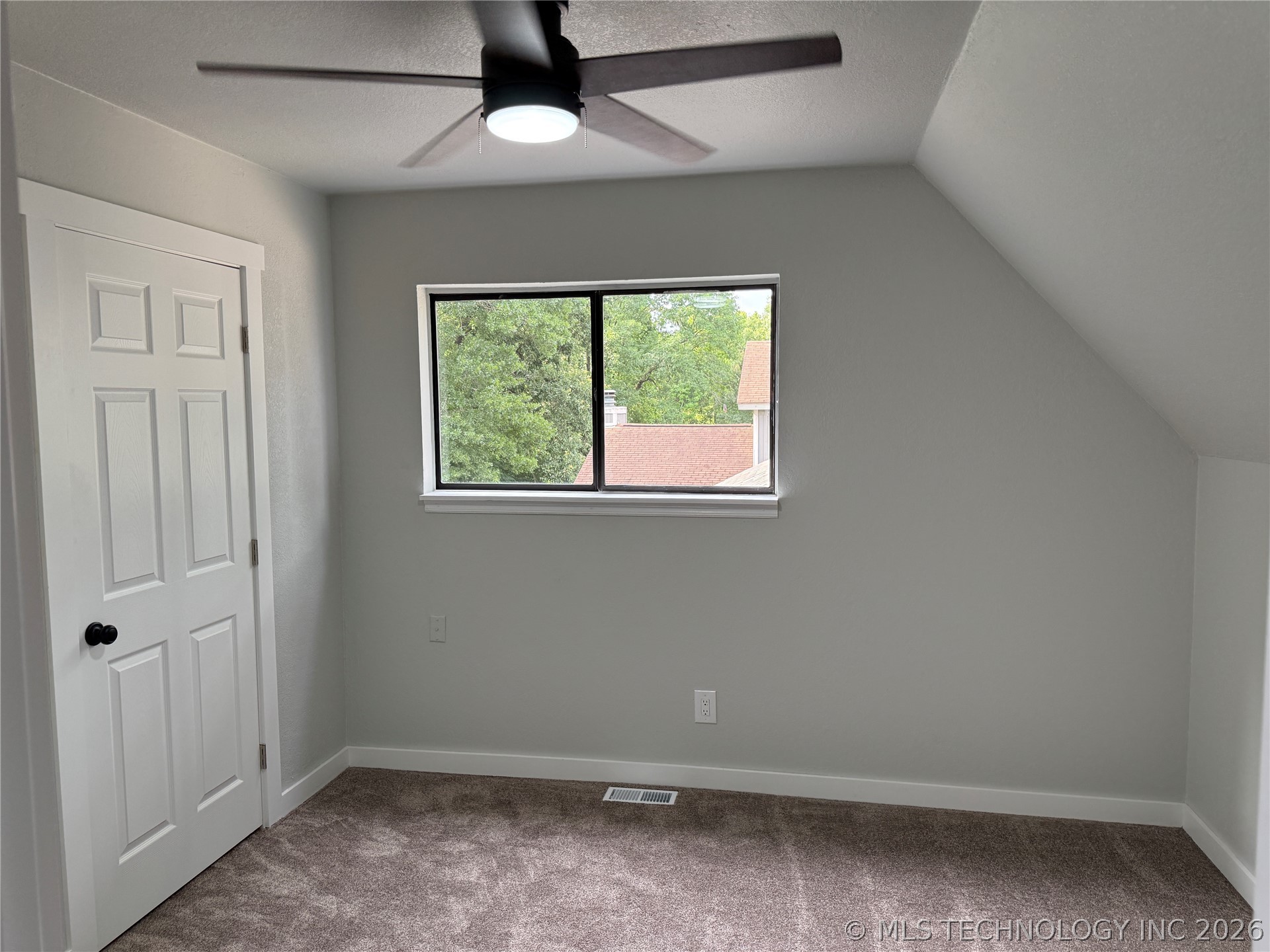 338 E 40th Street Property Photo 16