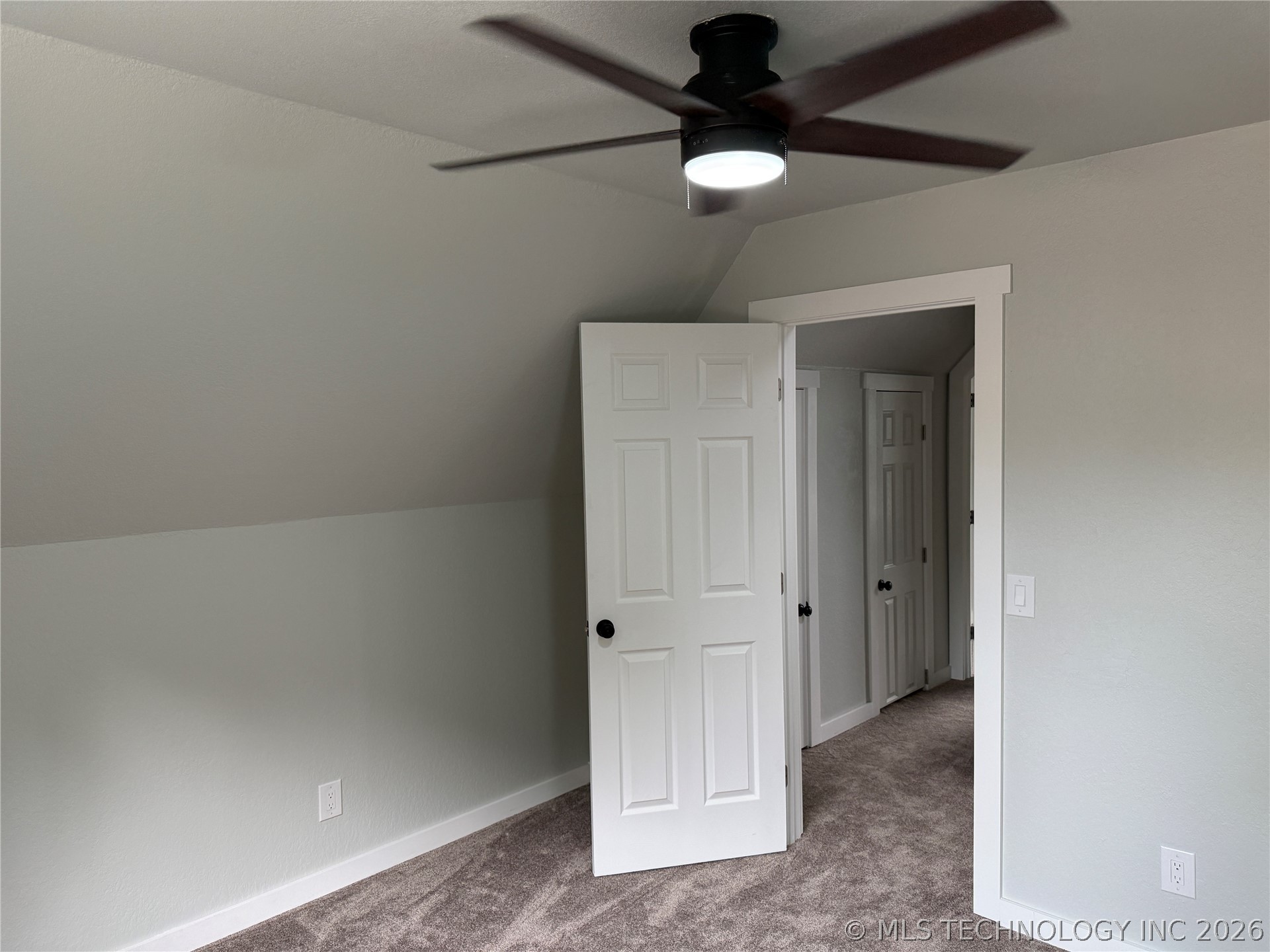 338 E 40th Street Property Photo 17