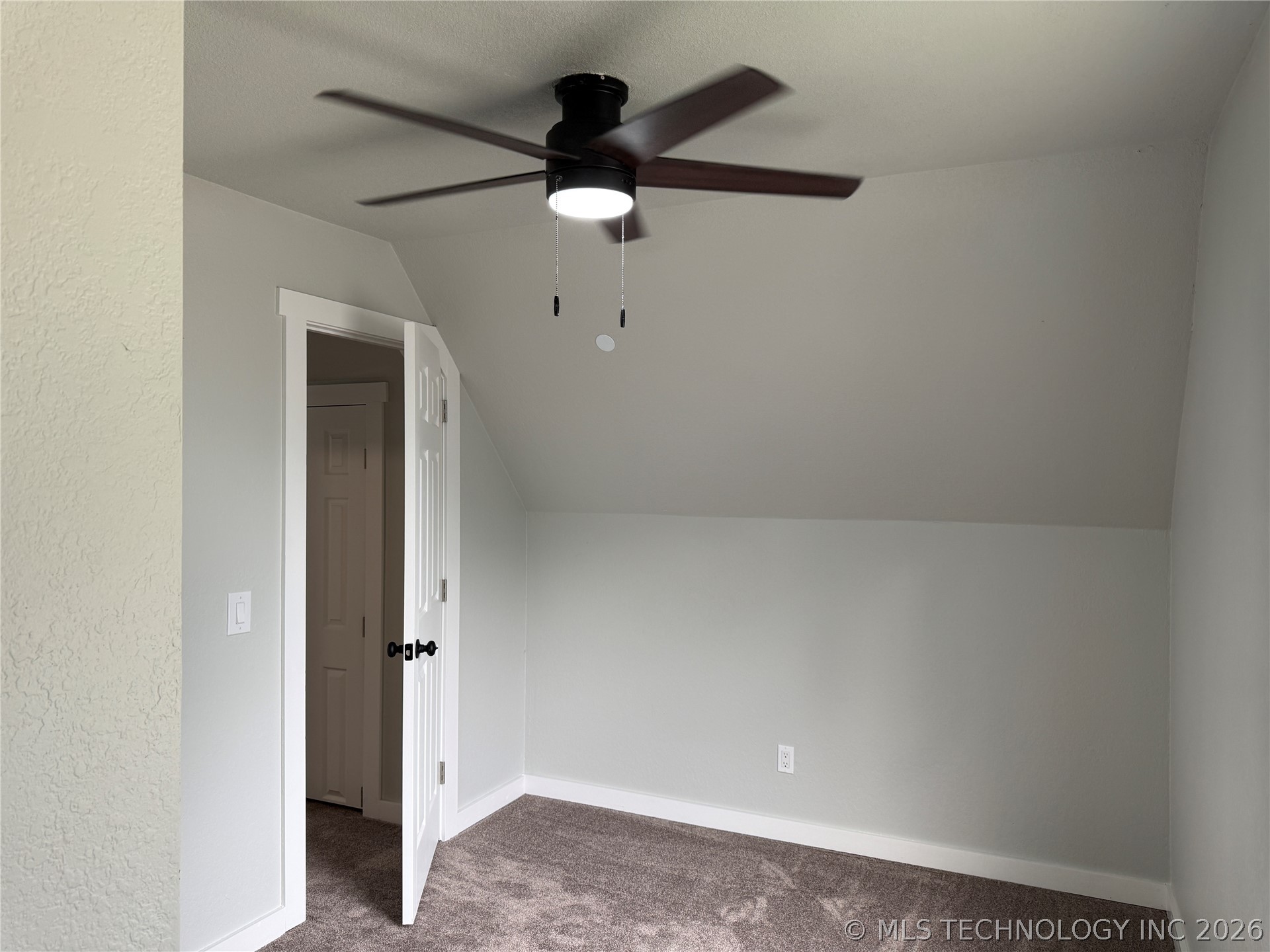 338 E 40th Street Property Photo 19