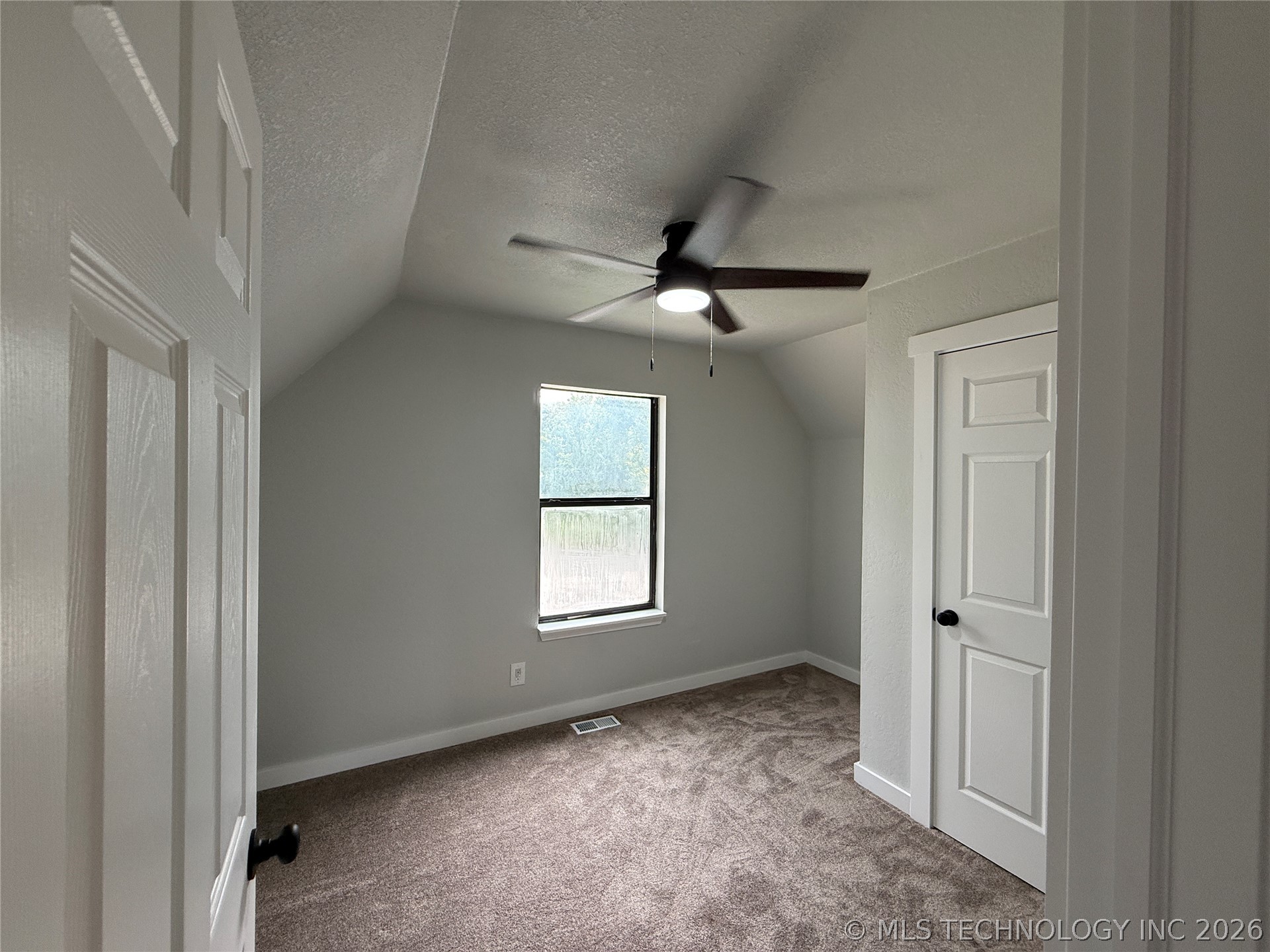 338 E 40th Street Property Photo 20