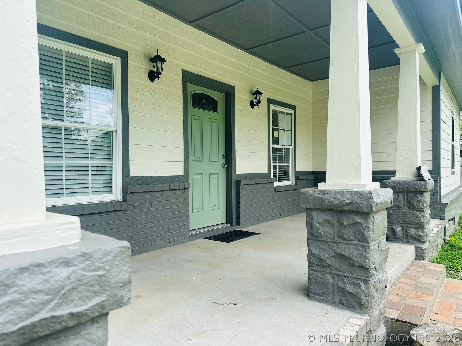 216 N P Street Property Photo 3