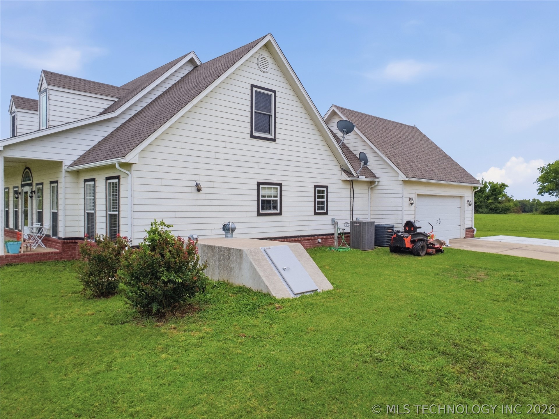 1582 E 166th Street N Property Photo 34