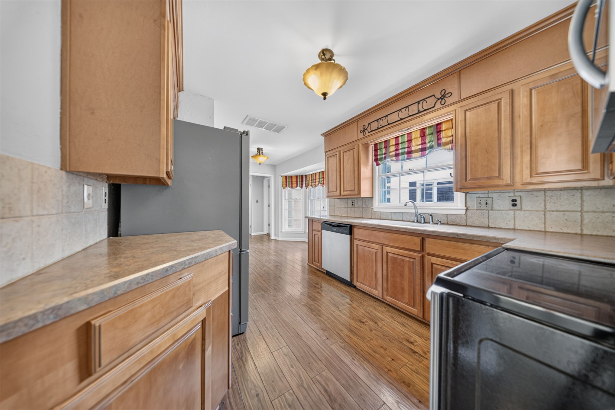 5853 S Irvington Avenue Property Photo 12
