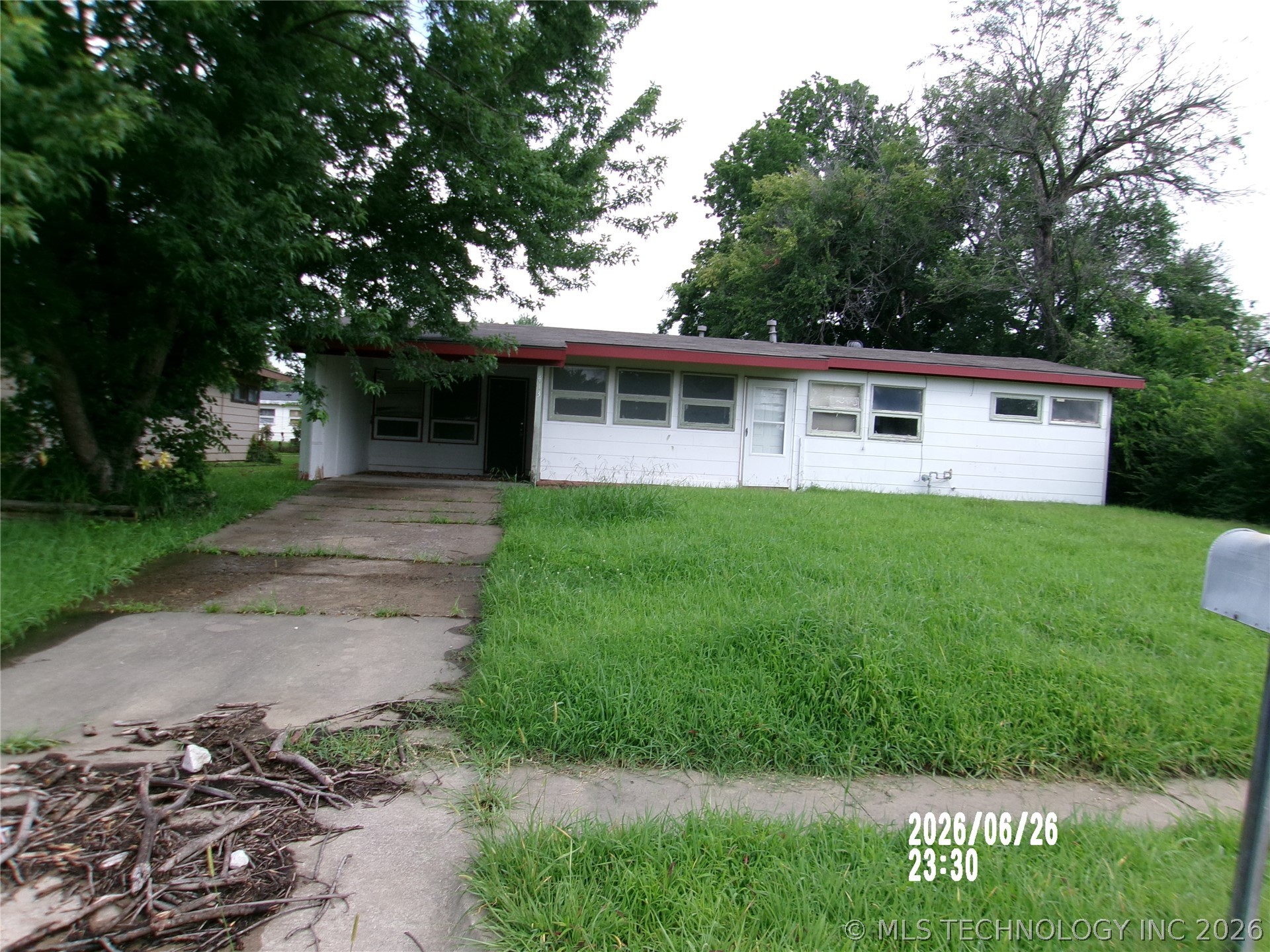 423 Lahoma Drive Property Photo 1