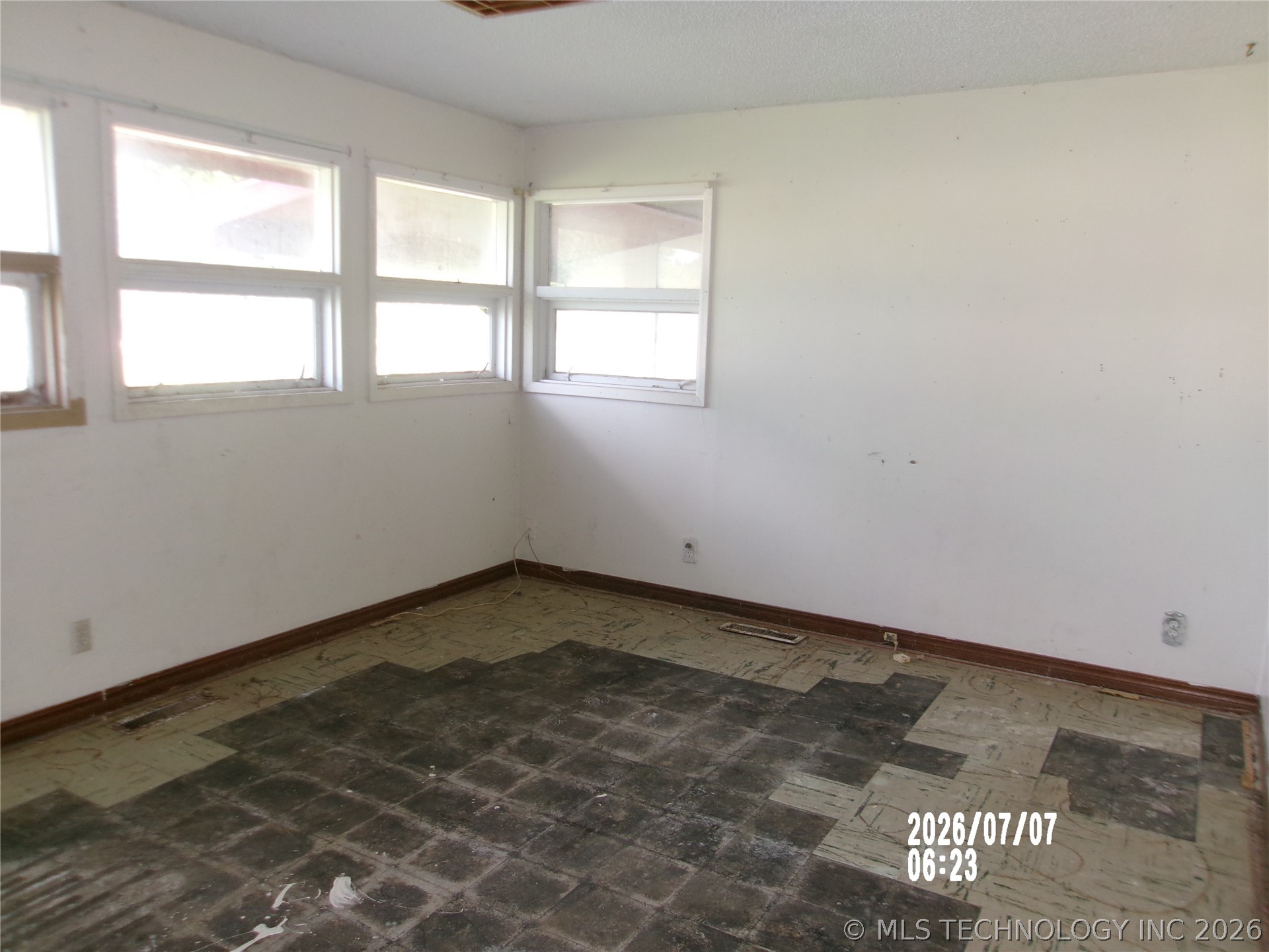423 Lahoma Drive Property Photo 2