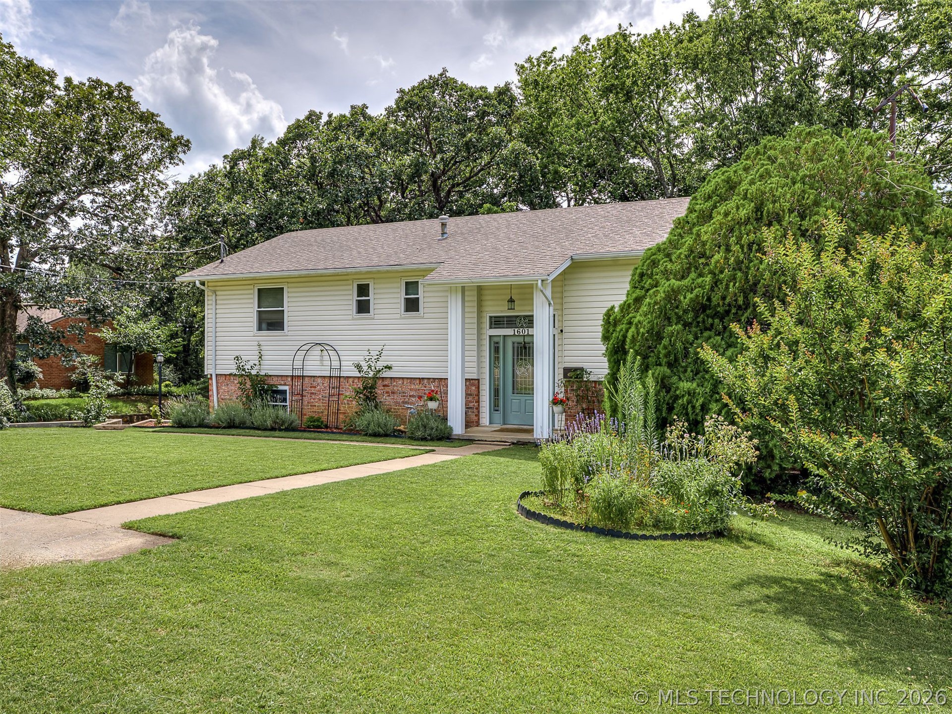 1601 Sheridan Road Property Photo