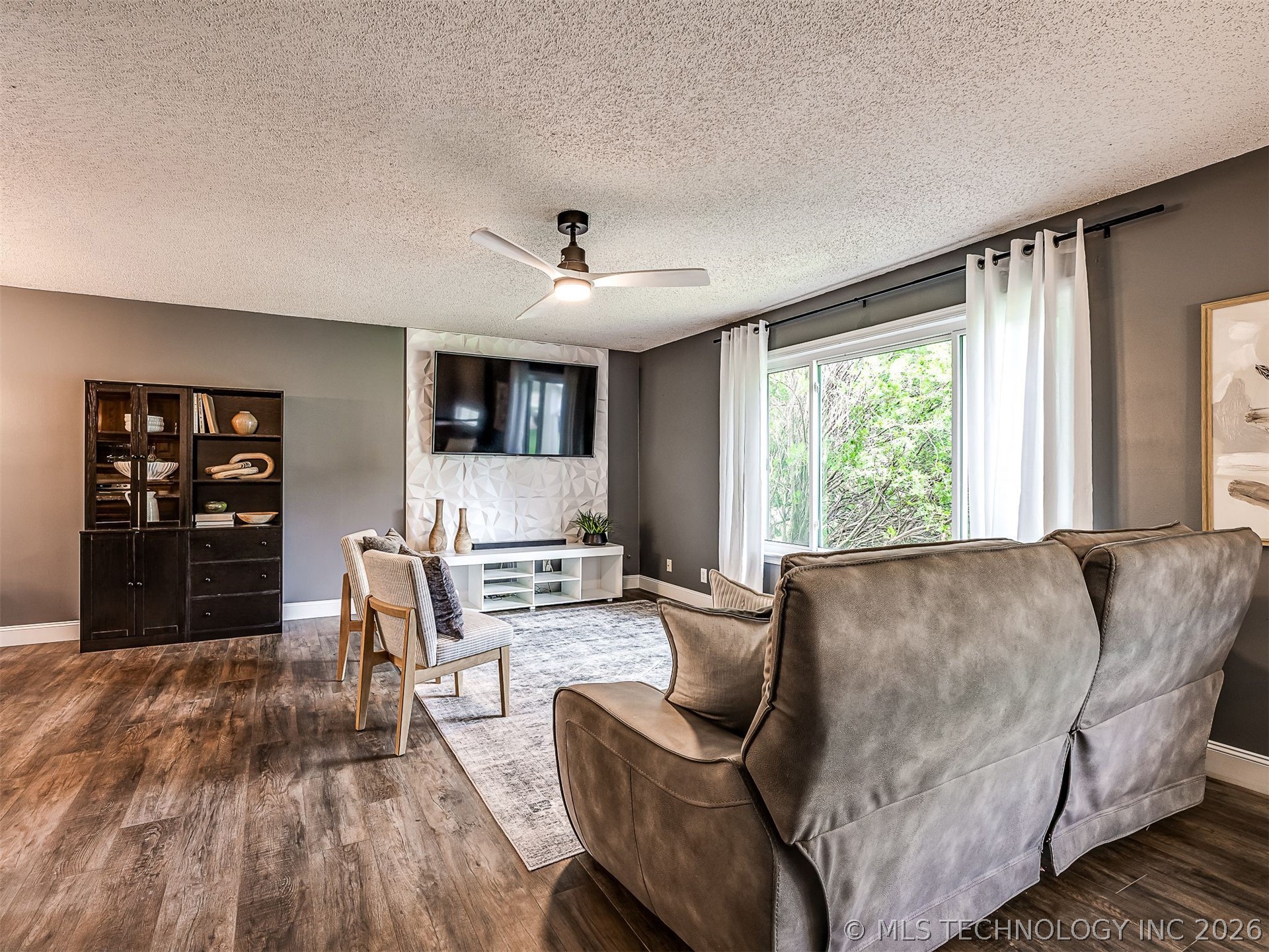 1601 Sheridan Road Property Photo 3