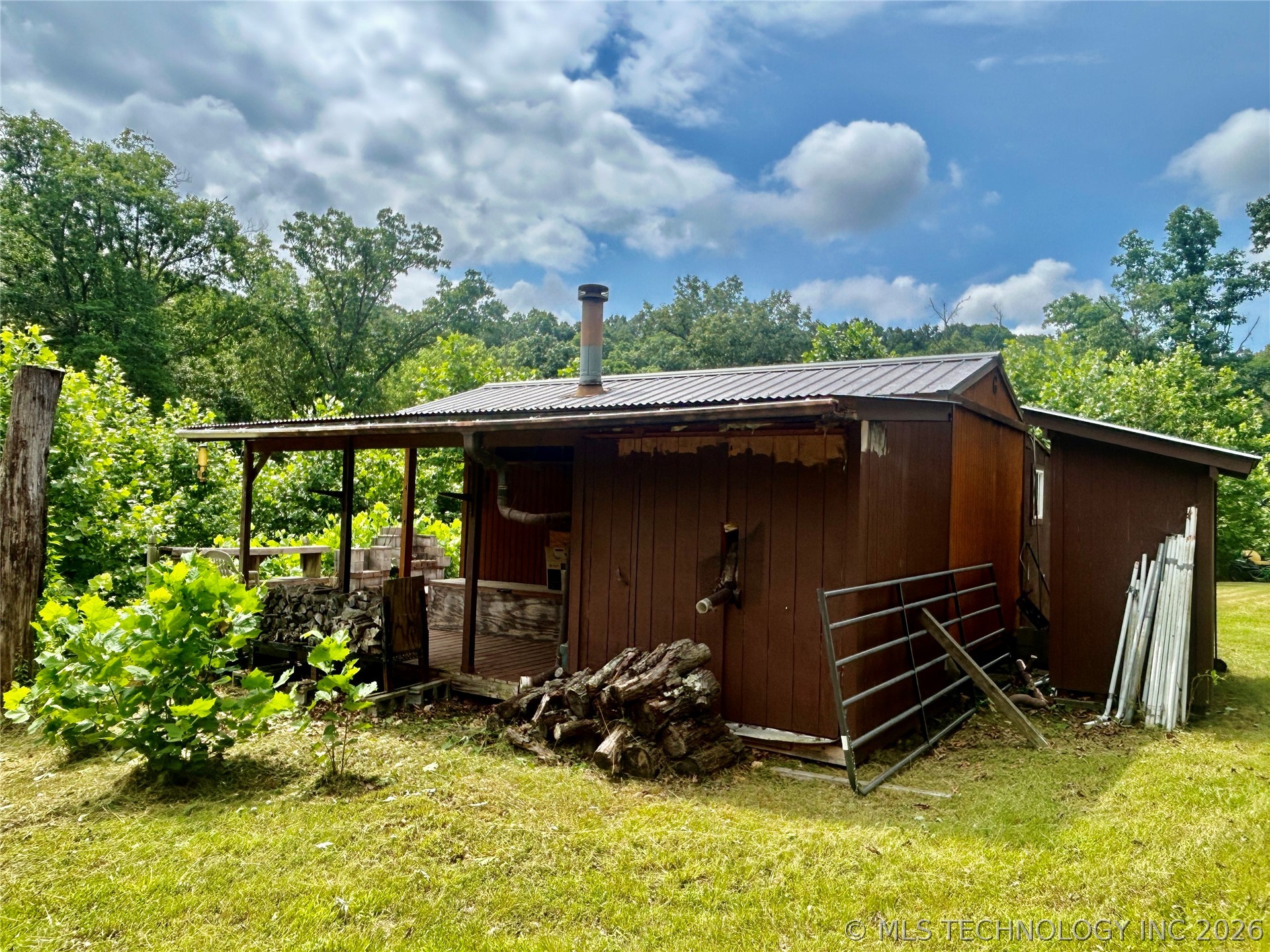 463501 E 820 Road Property Photo 4