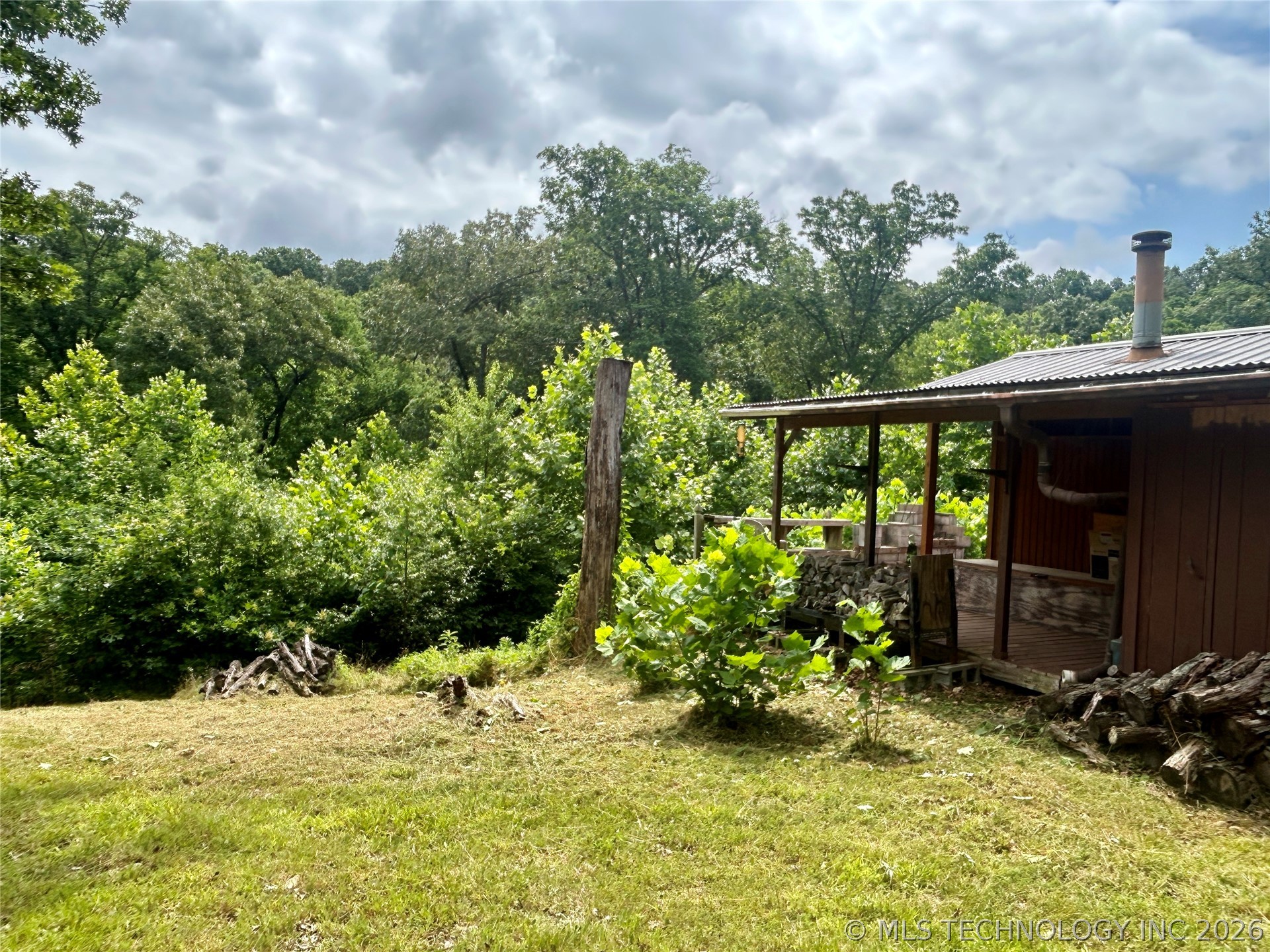 463501 E 820 Road Property Photo 5