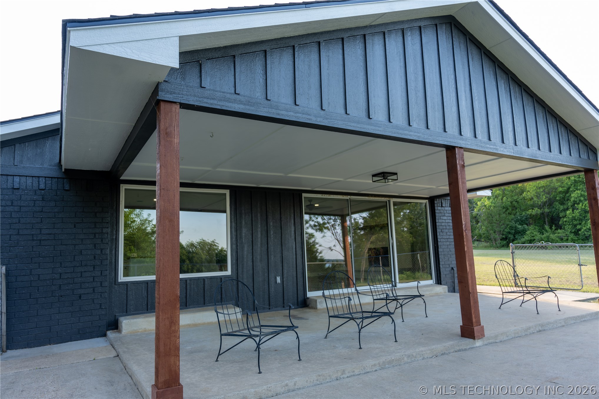 6976 Lakeside Circle Property Photo 2