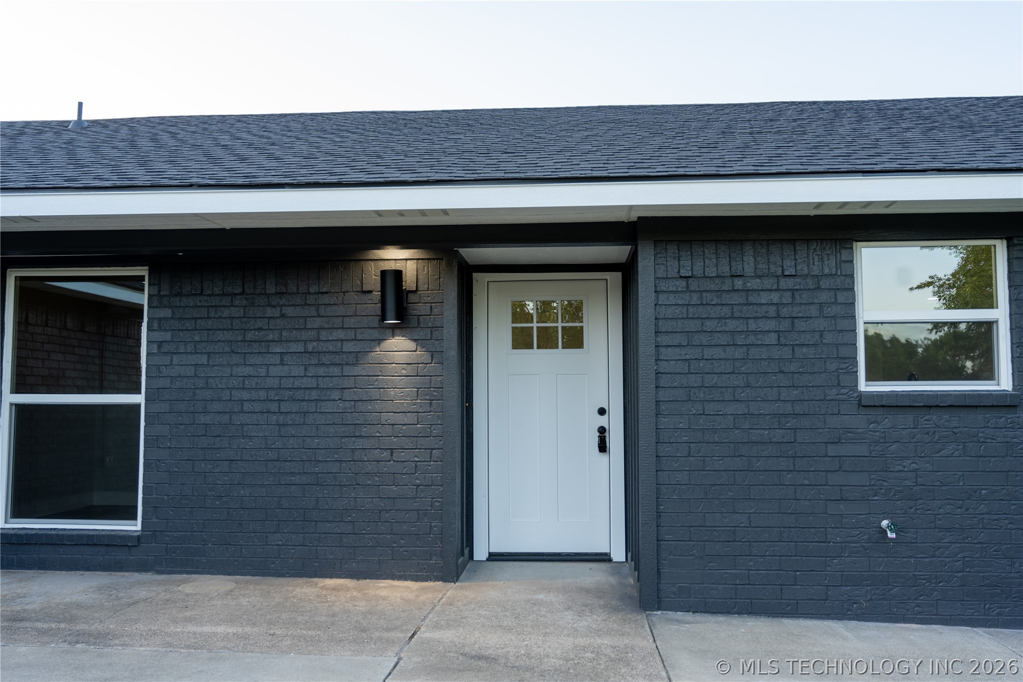 6976 Lakeside Circle Property Photo 3