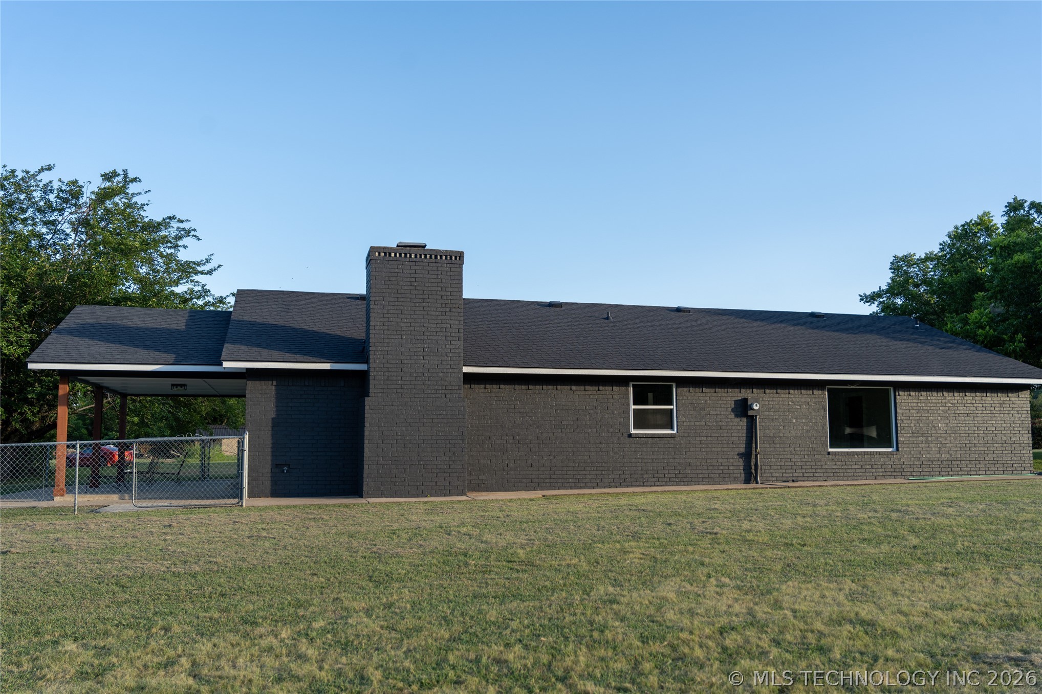 6976 Lakeside Circle Property Photo 4